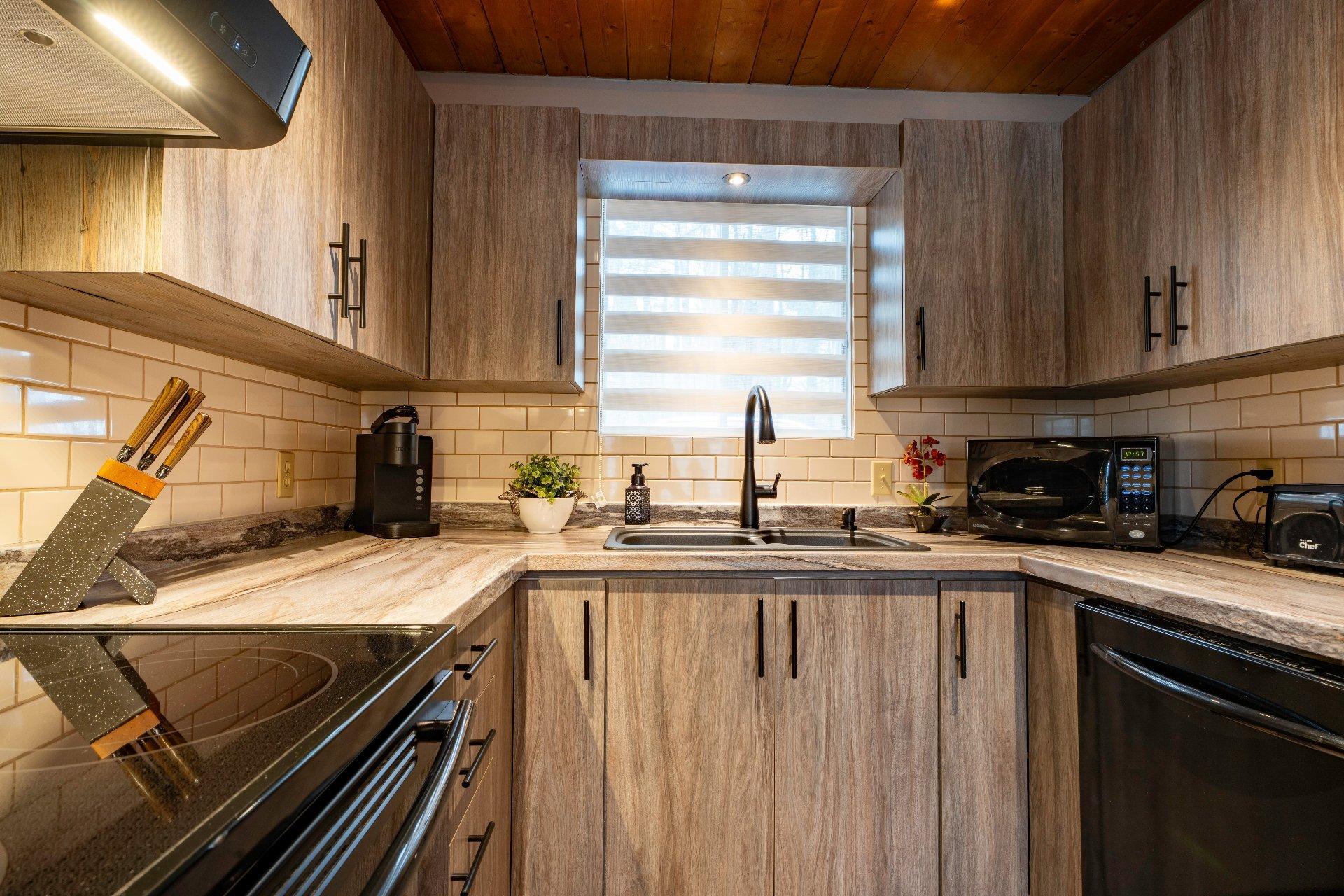 









105


Rue des Chênes

,
Orford,




QC
J1X7A6

