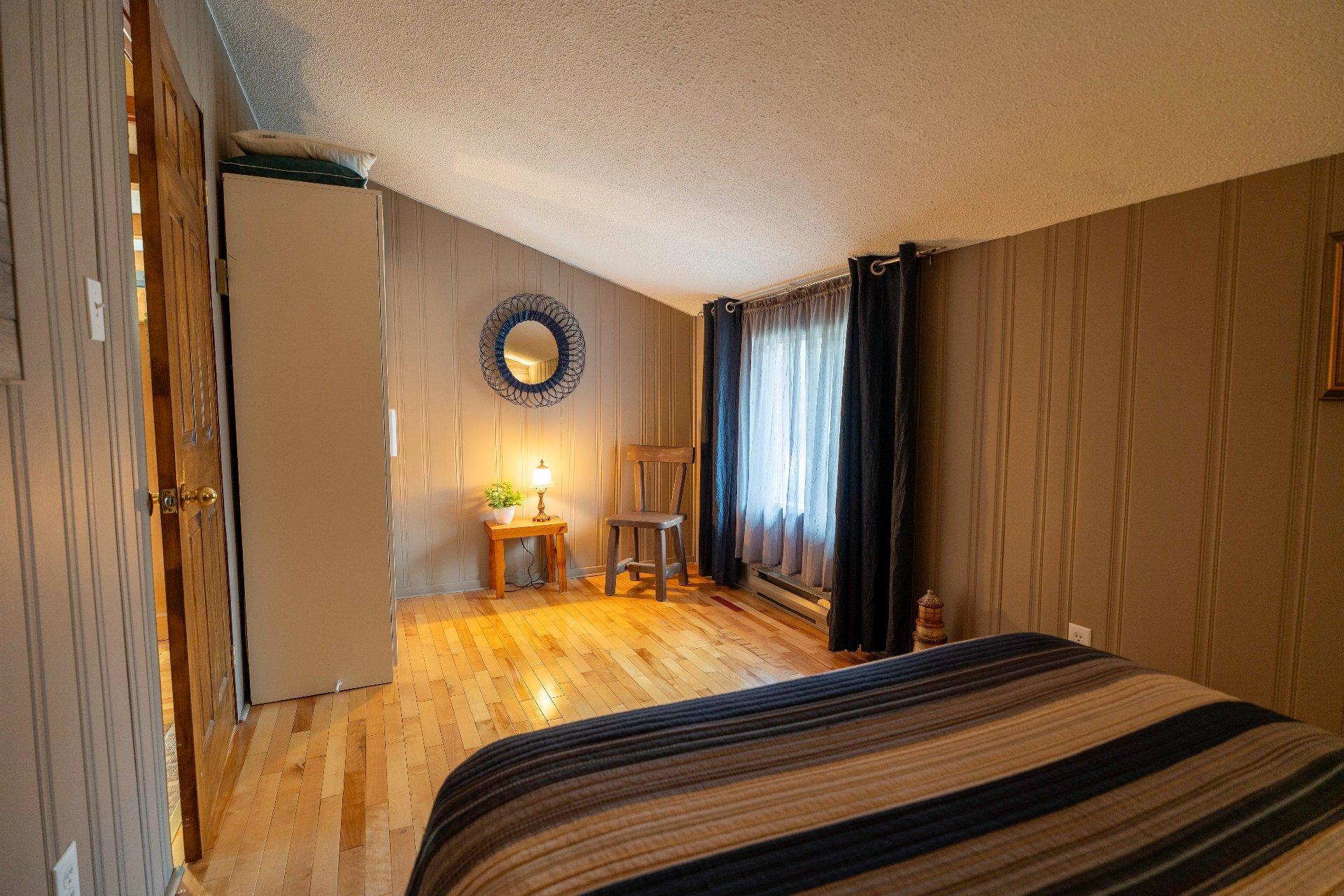 









105


Rue des Chênes

,
Orford,




QC
J1X7A6


