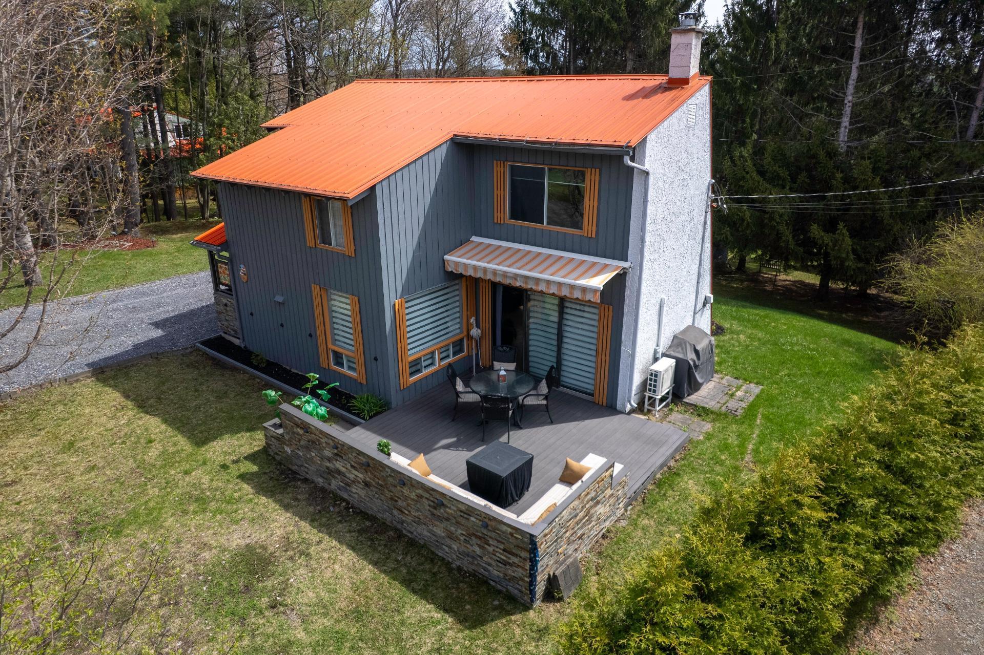 









105


Rue des Chênes

,
Orford,




QC
J1X7A6


