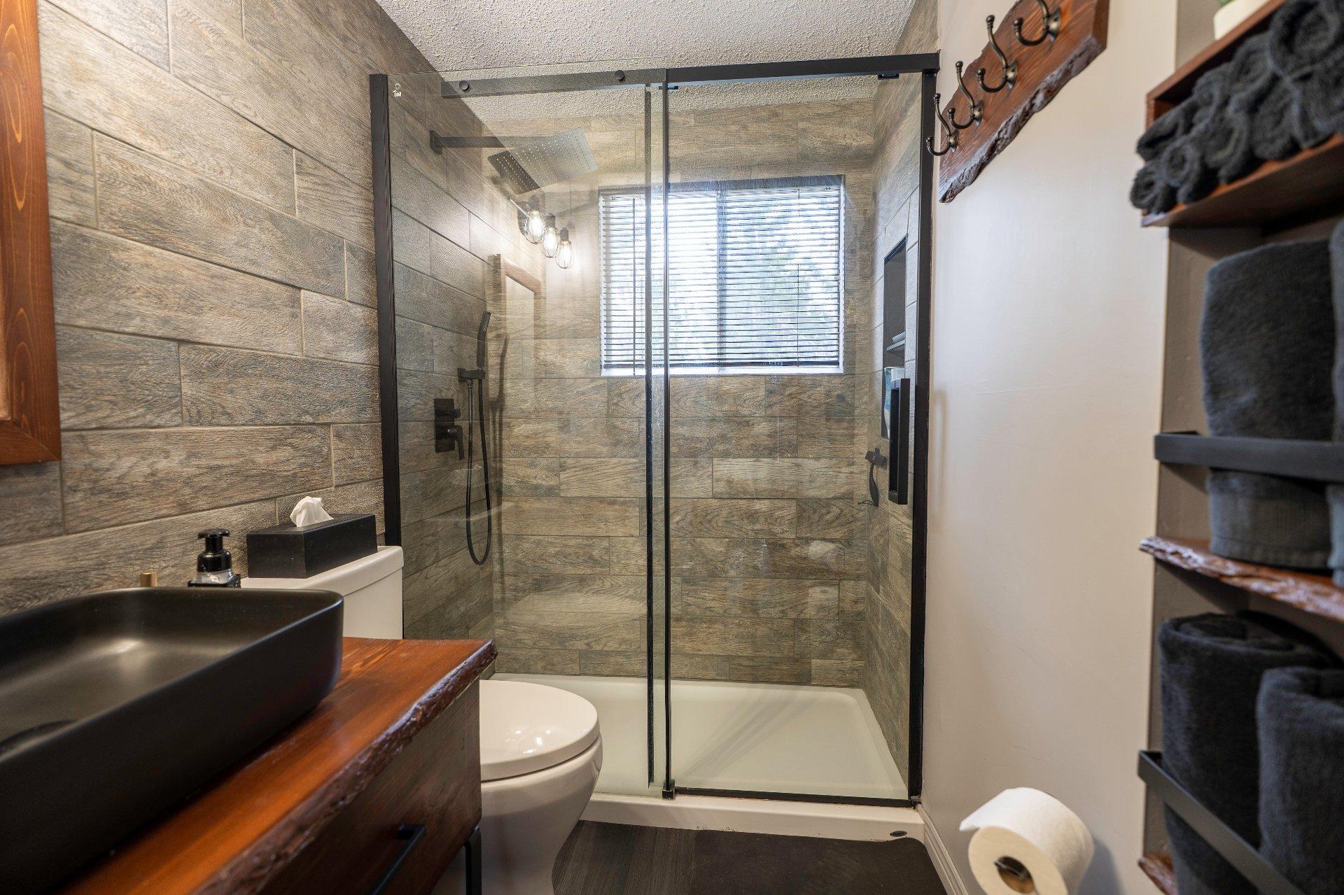 









105


Rue des Chênes

,
Orford,




QC
J1X7A6

