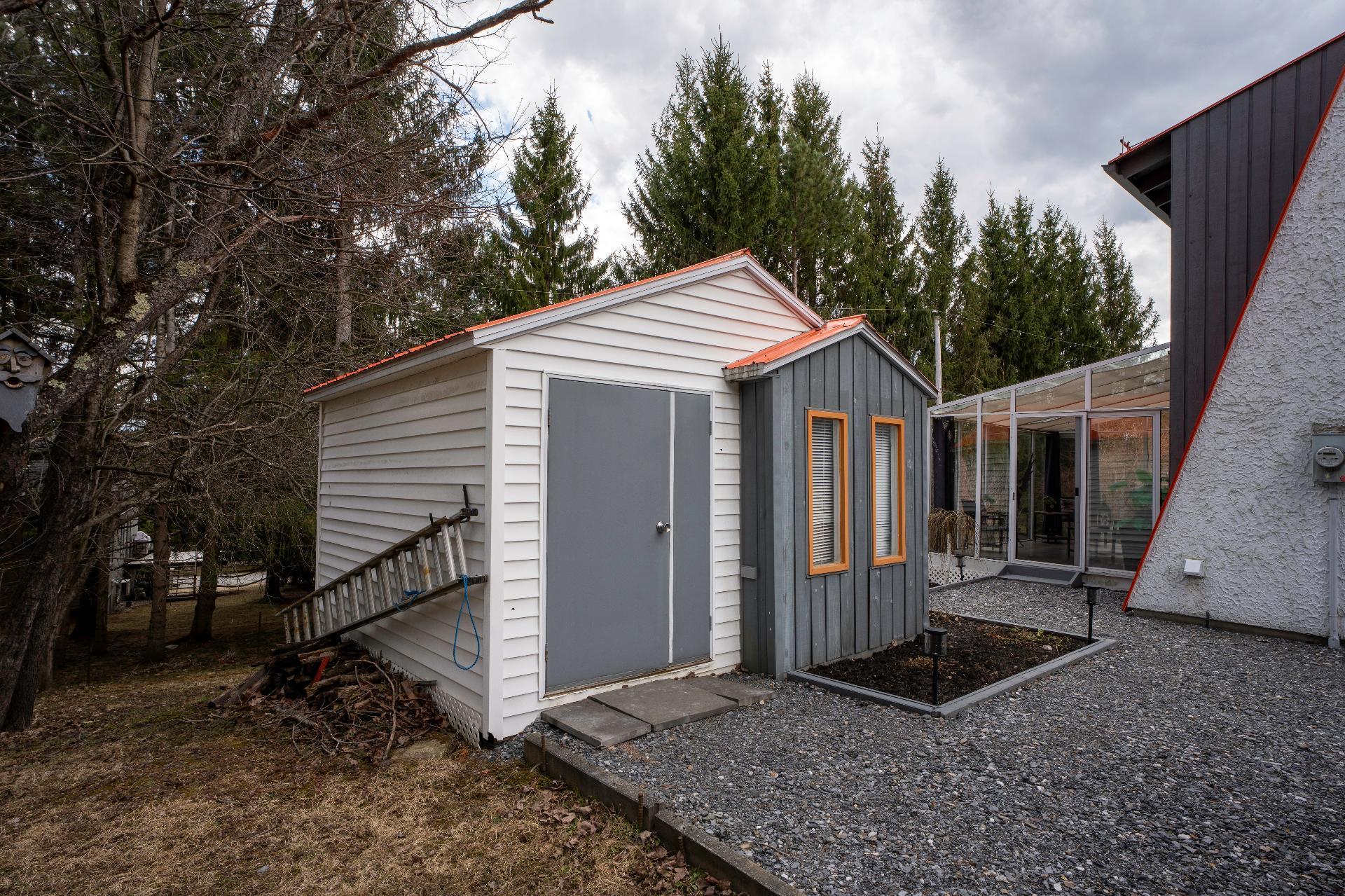 









105


Rue des Chênes

,
Orford,




QC
J1X7A6

