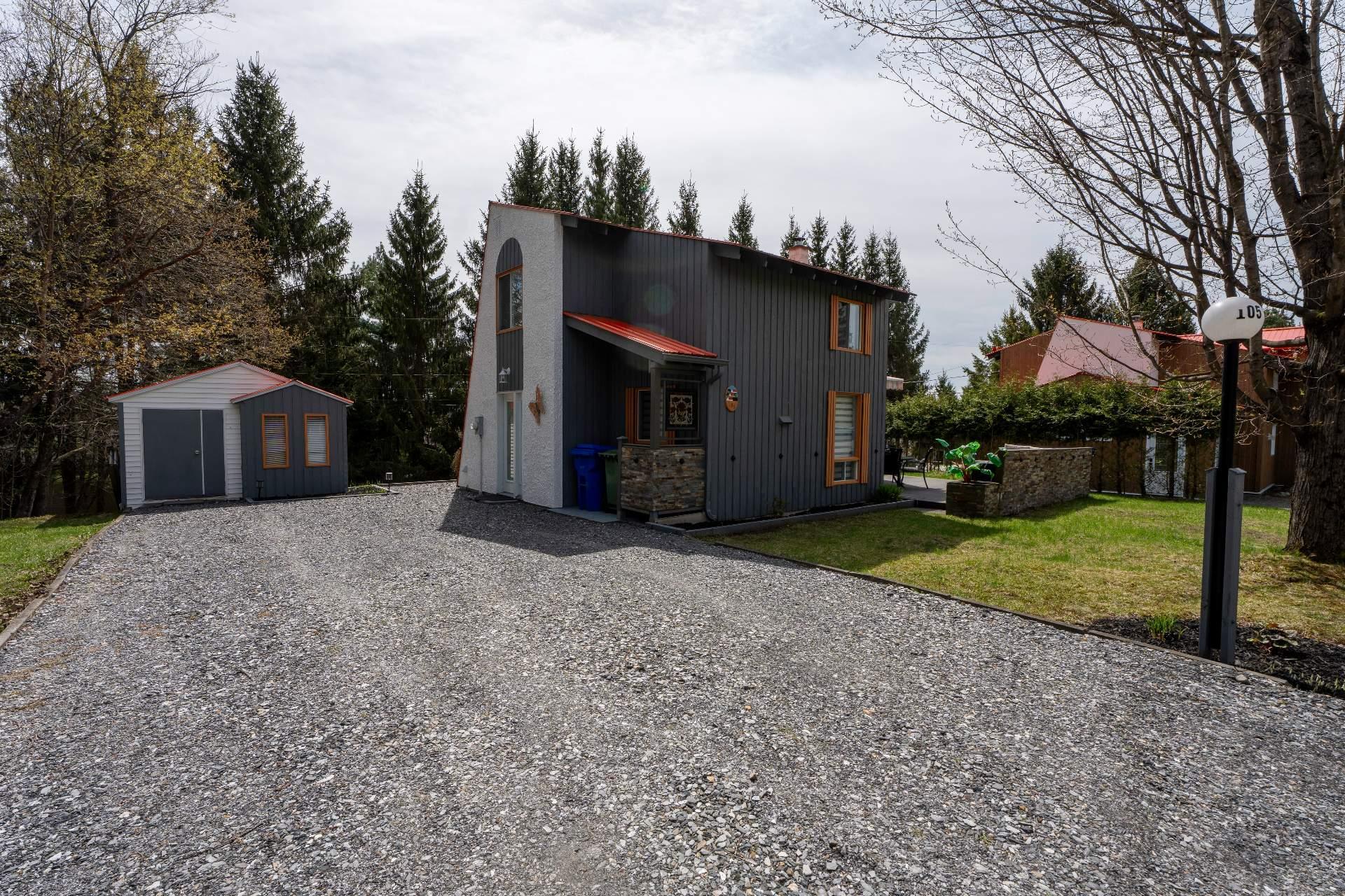 









105


Rue des Chênes

,
Orford,




QC
J1X7A6


