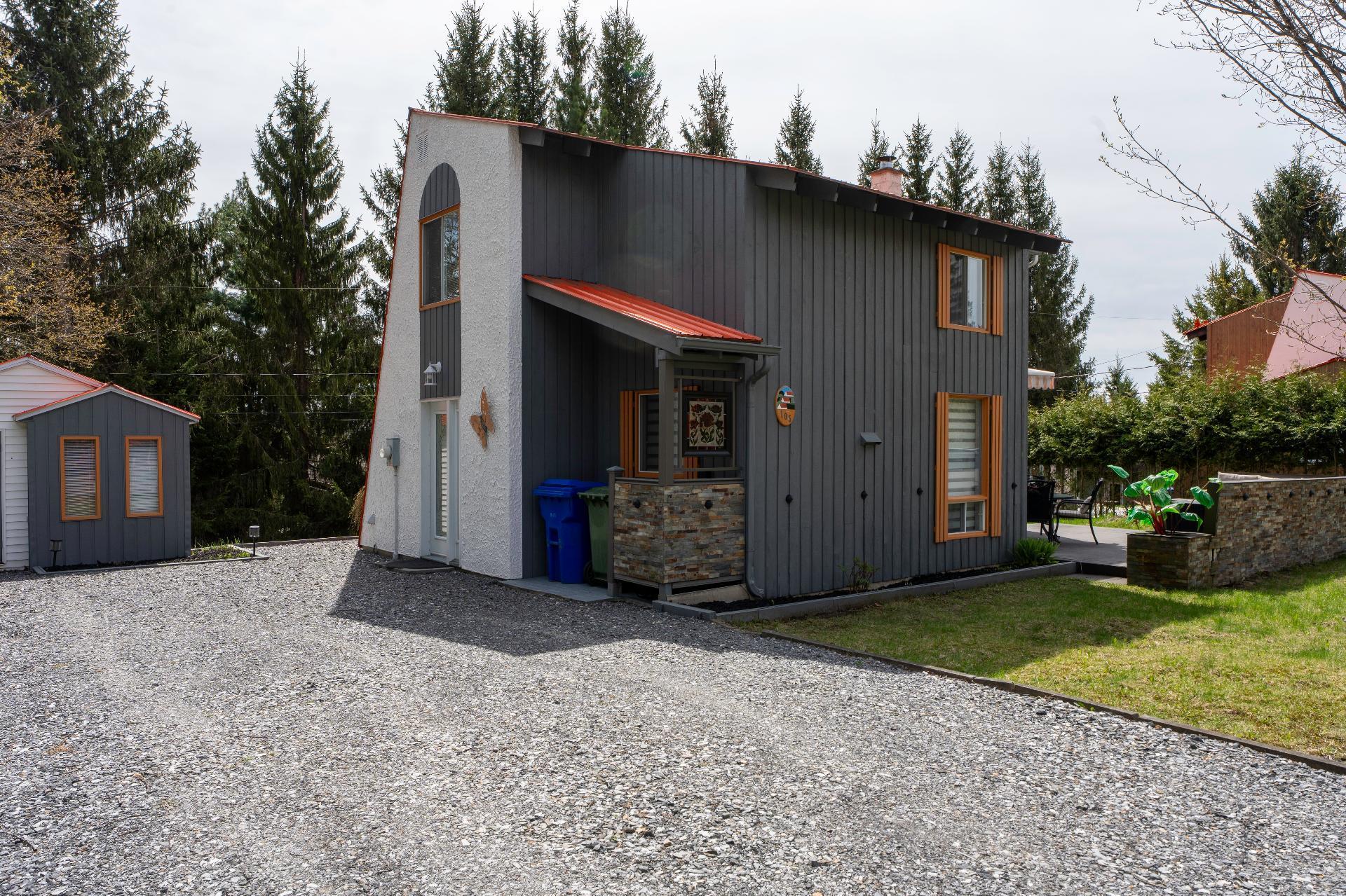 









105


Rue des Chênes

,
Orford,




QC
J1X7A6

