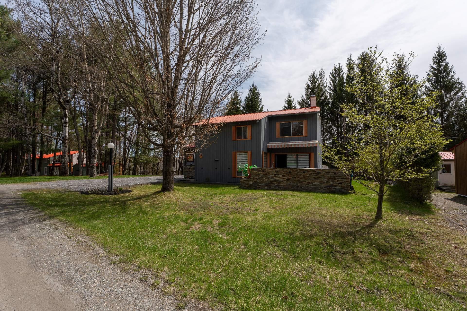 









105


Rue des Chênes

,
Orford,




QC
J1X7A6

