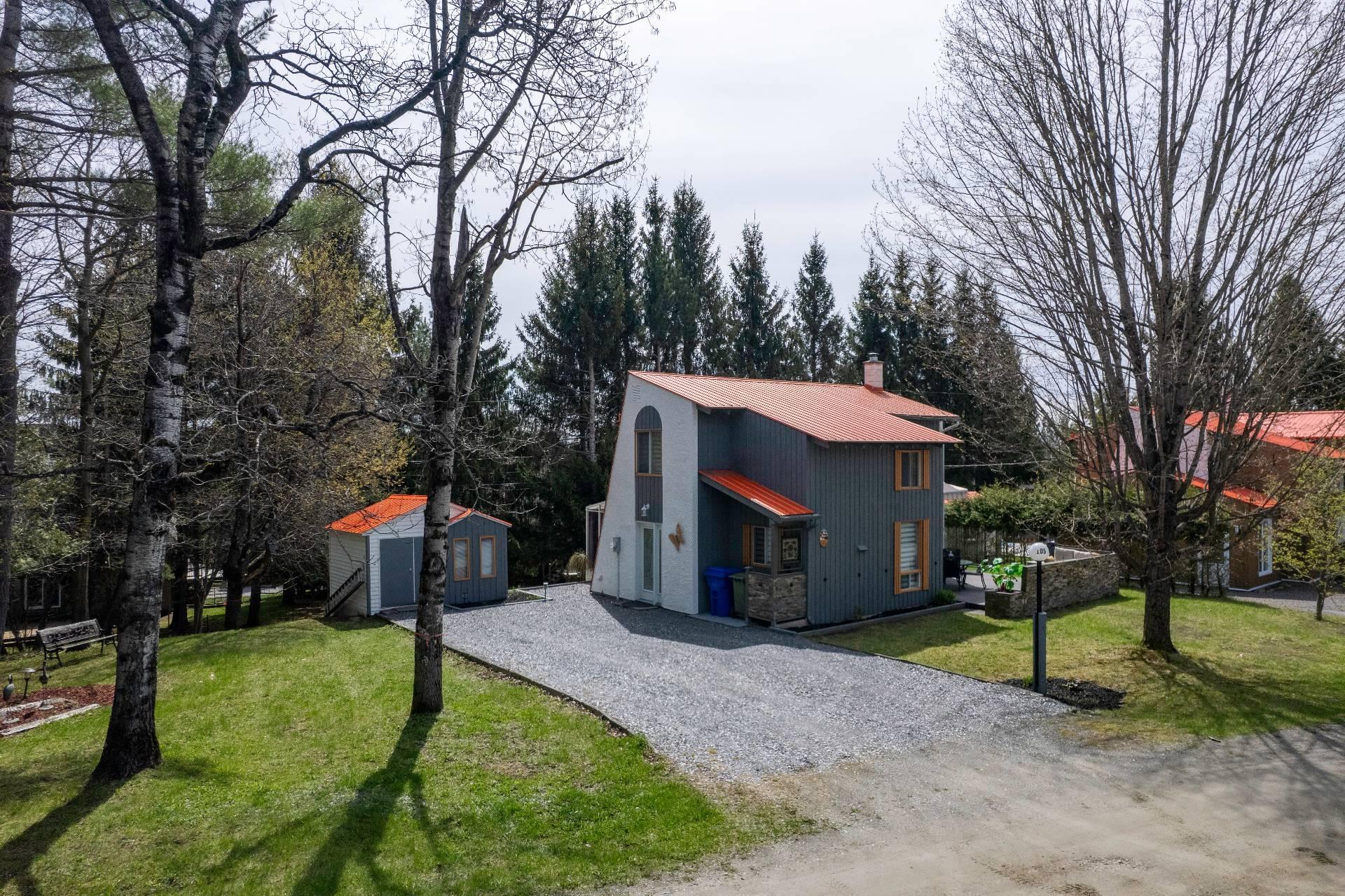 









105


Rue des Chênes

,
Orford,




QC
J1X7A6

