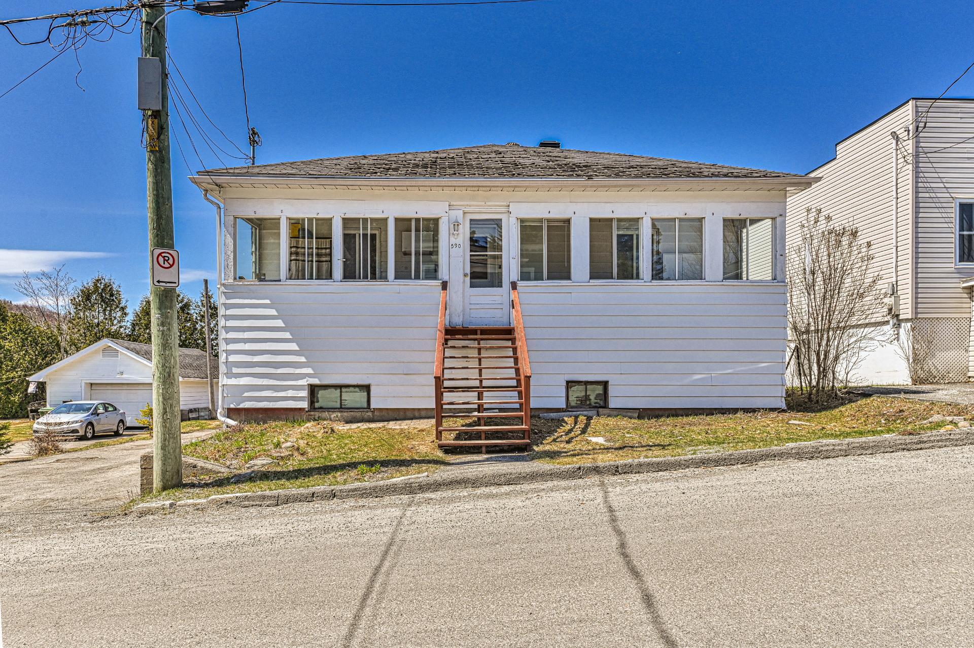 









588Z

 - 590Z


Rue Lajeunesse

,
Sainte-Agathe-des-Monts,




QC
J8C2Y6


