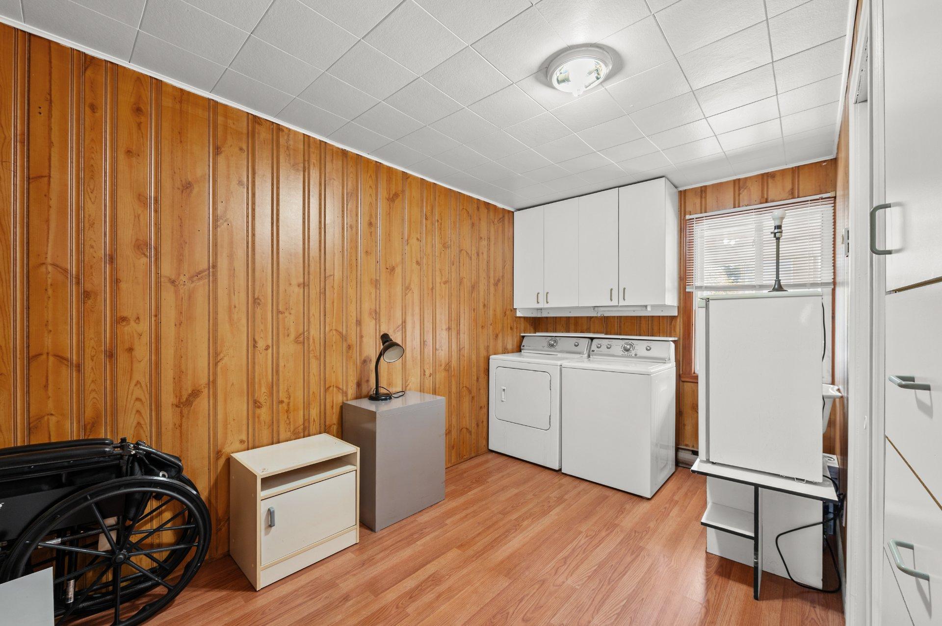 









588Z

 - 590Z


Rue Lajeunesse

,
Sainte-Agathe-des-Monts,




QC
J8C2Y6

