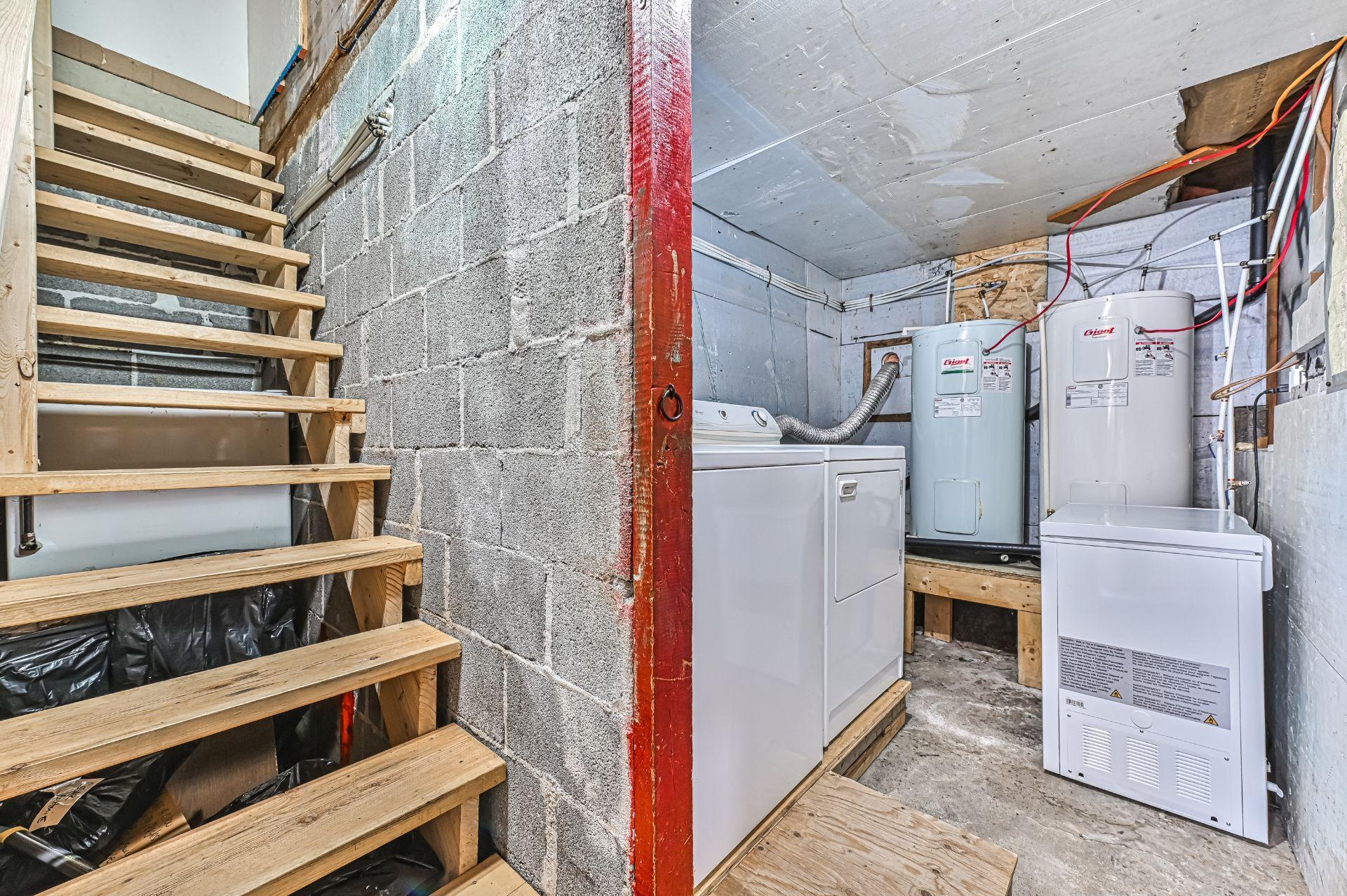 









588Z

 - 590Z


Rue Lajeunesse

,
Sainte-Agathe-des-Monts,




QC
J8C2Y6

