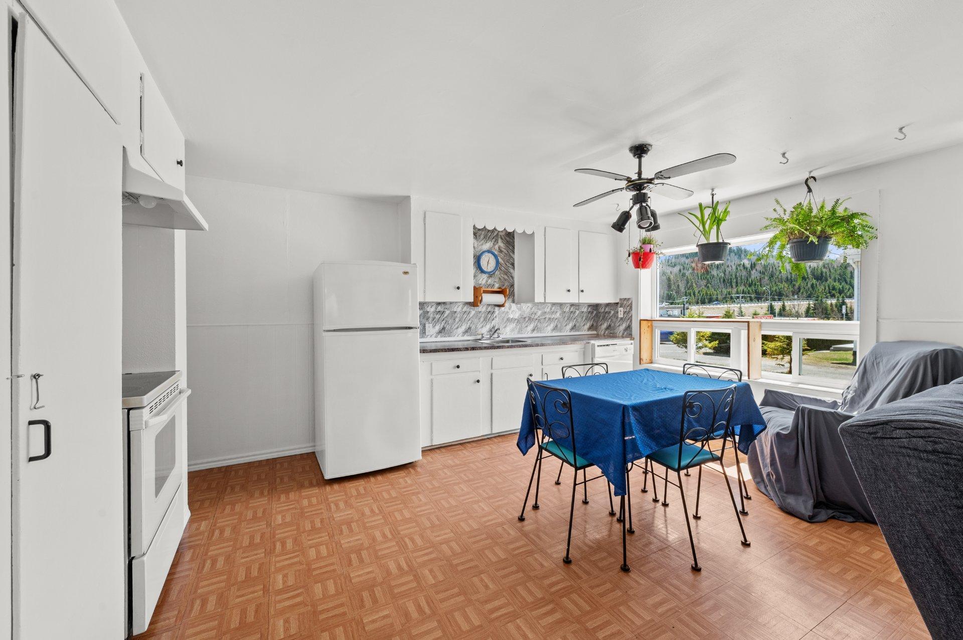 









588Z

 - 590Z


Rue Lajeunesse

,
Sainte-Agathe-des-Monts,




QC
J8C2Y6

