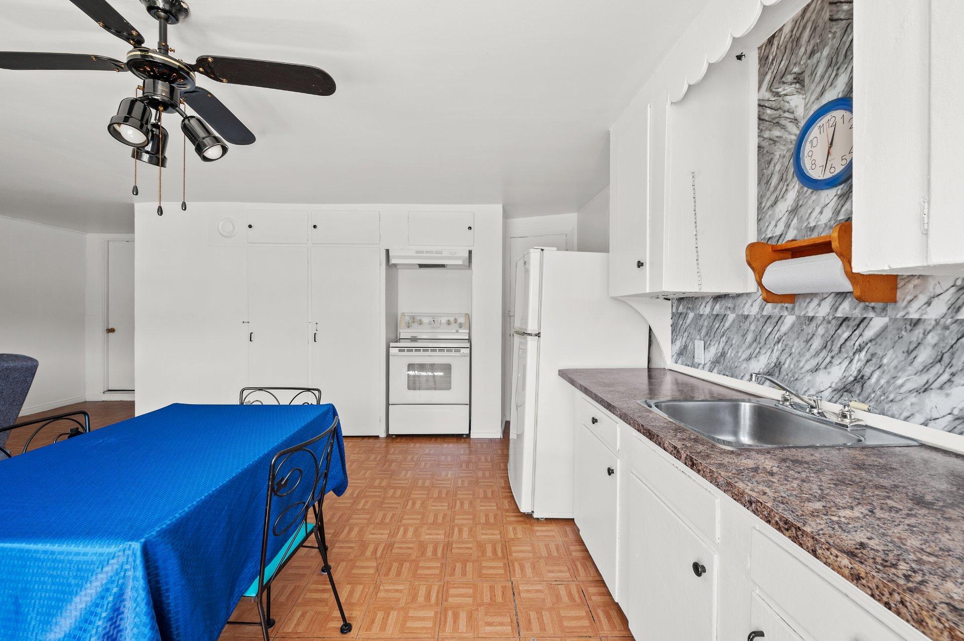 









588Z

 - 590Z


Rue Lajeunesse

,
Sainte-Agathe-des-Monts,




QC
J8C2Y6


