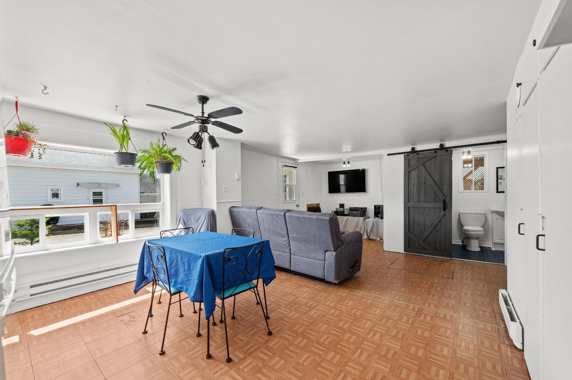 









588Z

 - 590Z


Rue Lajeunesse

,
Sainte-Agathe-des-Monts,




QC
J8C2Y6

