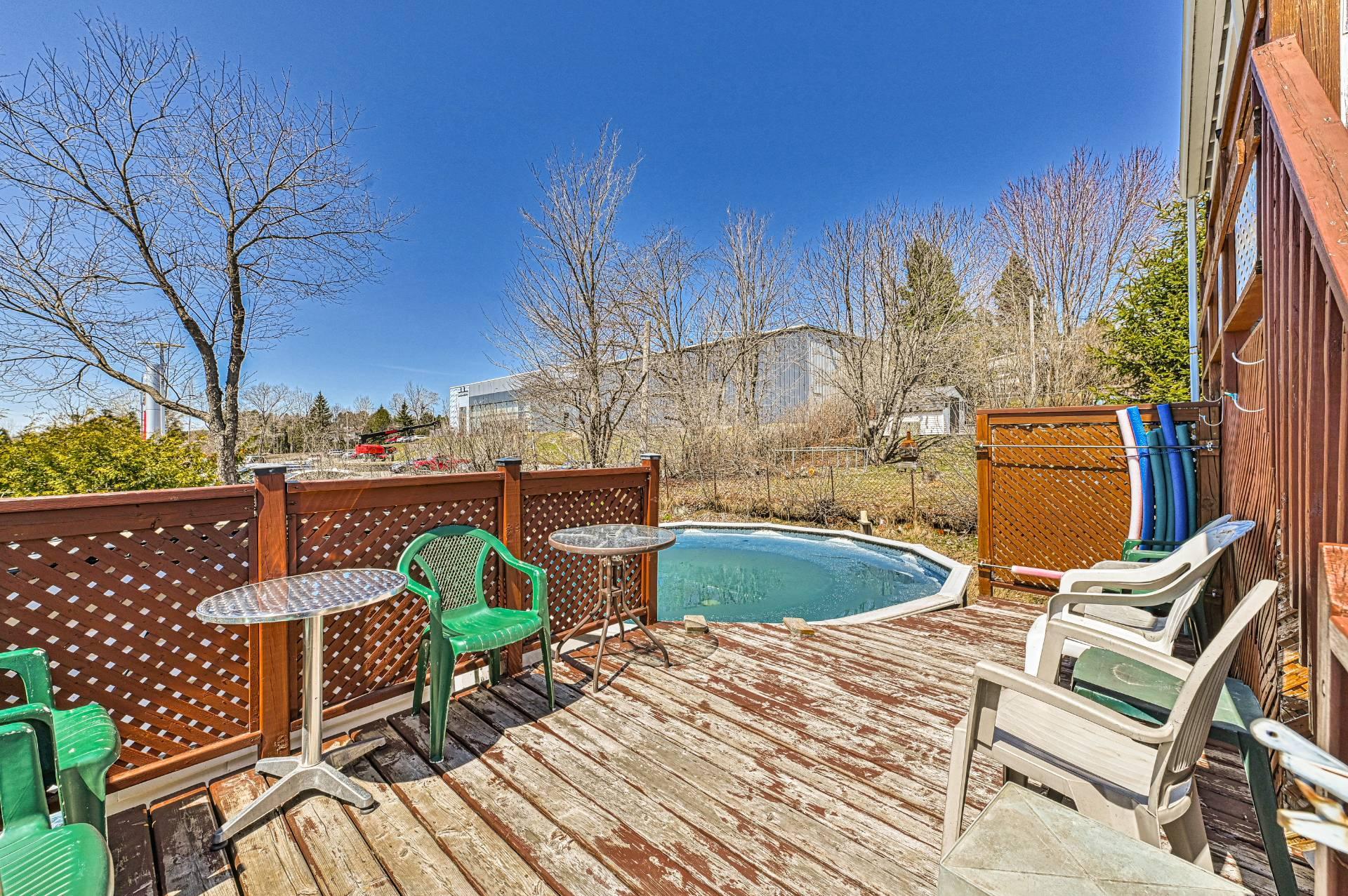 









588Z

 - 590Z


Rue Lajeunesse

,
Sainte-Agathe-des-Monts,




QC
J8C2Y6

