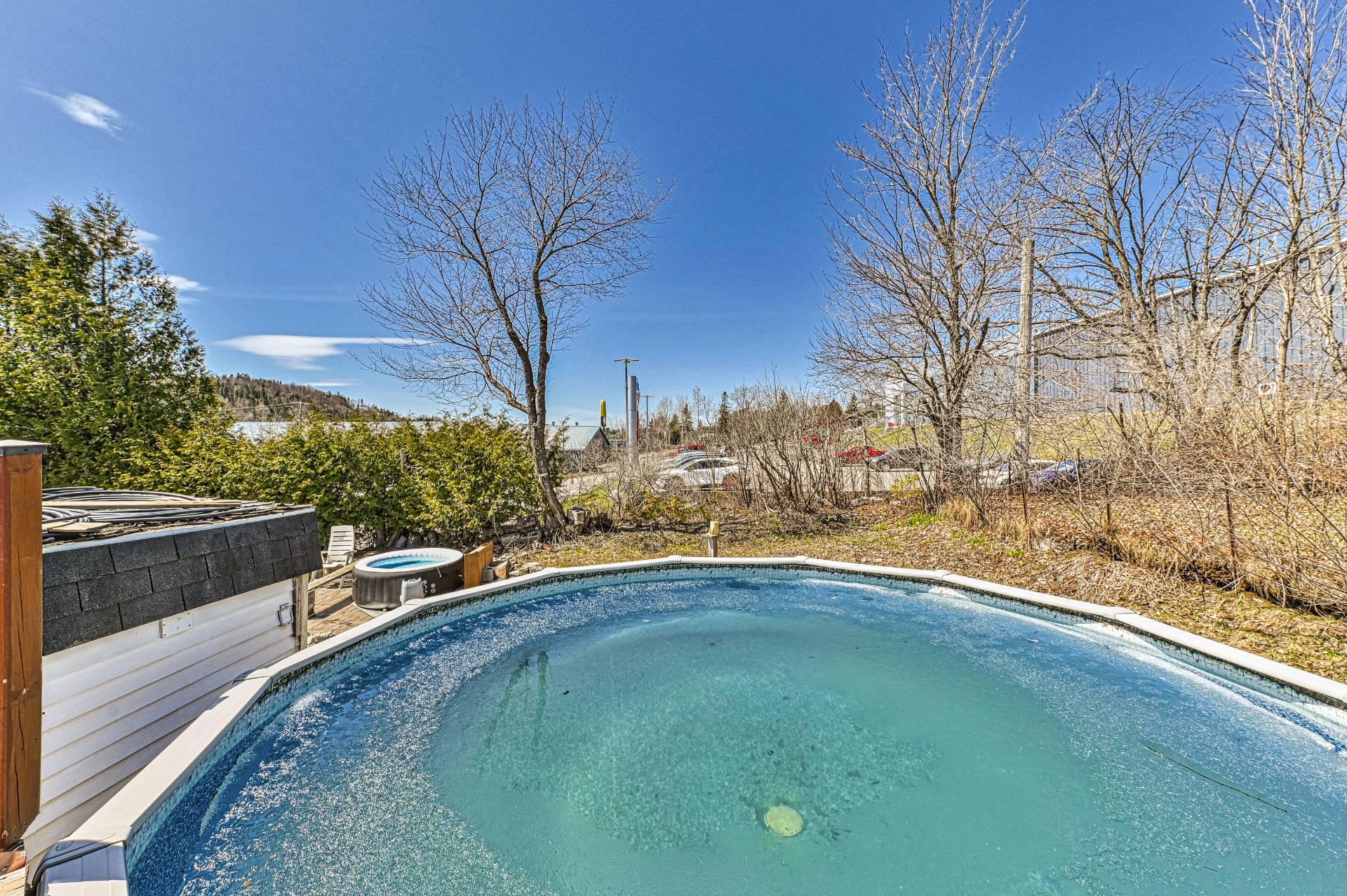 









588Z

 - 590Z


Rue Lajeunesse

,
Sainte-Agathe-des-Monts,




QC
J8C2Y6

