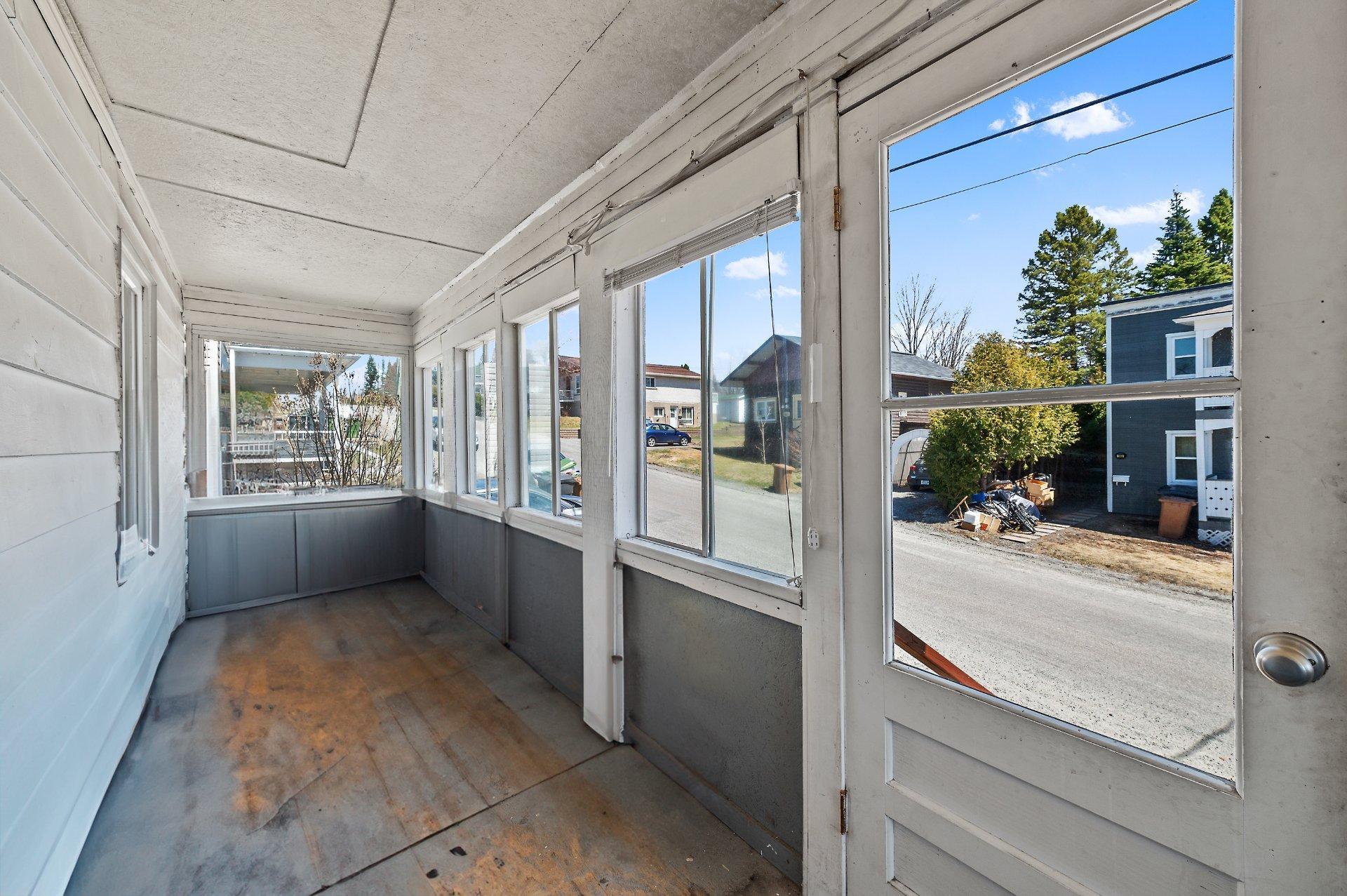 









588Z

 - 590Z


Rue Lajeunesse

,
Sainte-Agathe-des-Monts,




QC
J8C2Y6


