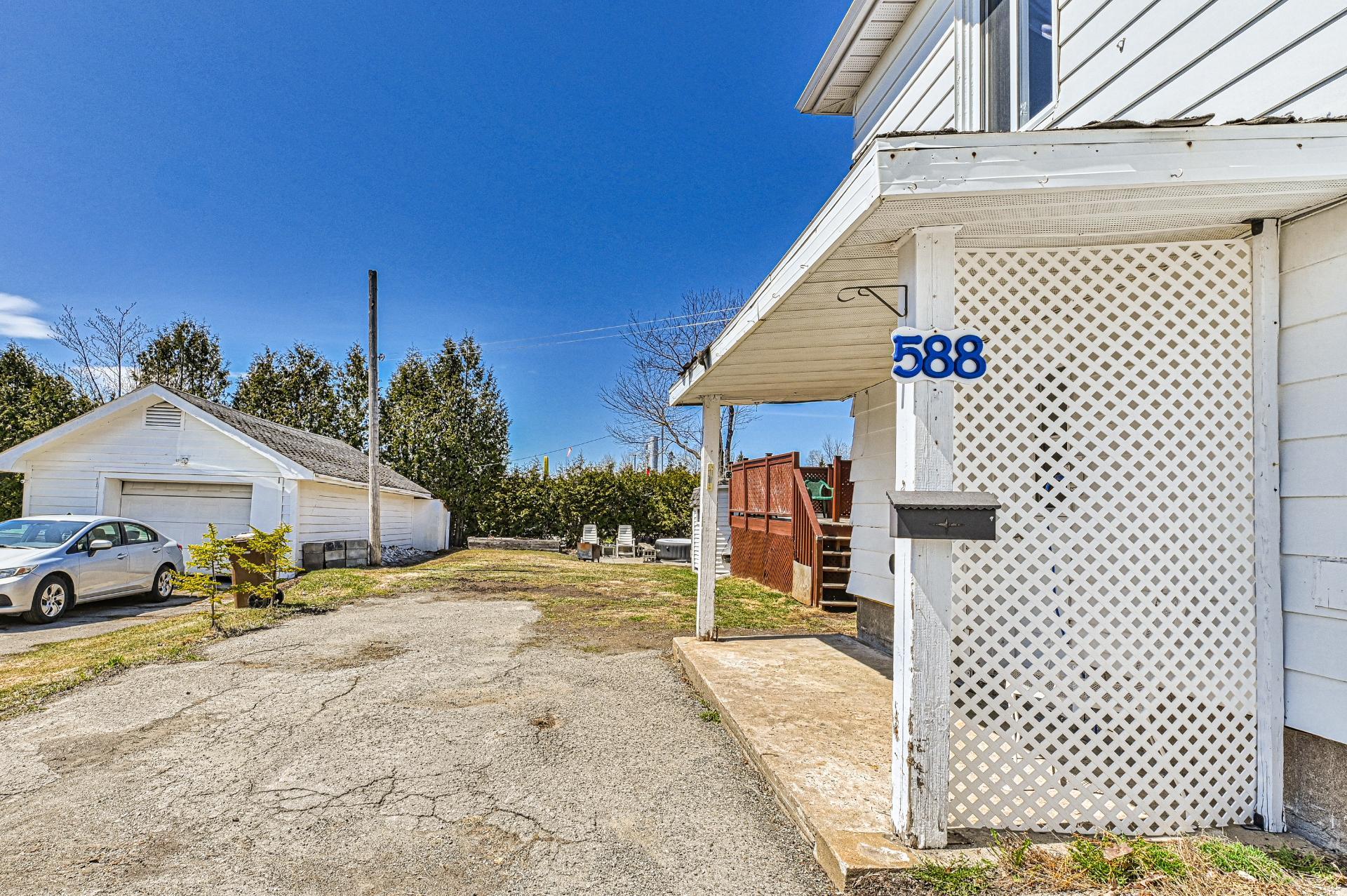 









588Z

 - 590Z


Rue Lajeunesse

,
Sainte-Agathe-des-Monts,




QC
J8C2Y6

