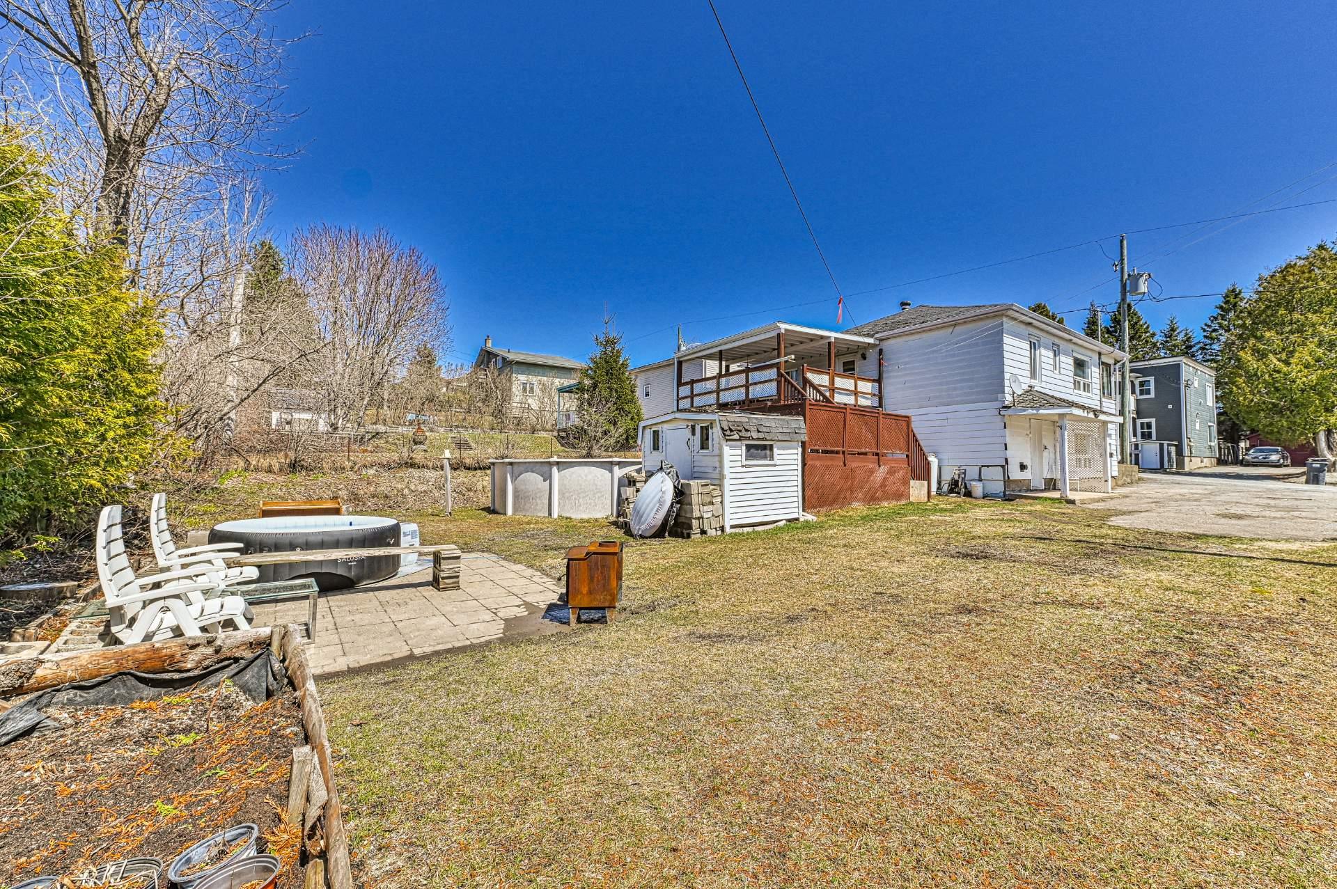 









588Z

 - 590Z


Rue Lajeunesse

,
Sainte-Agathe-des-Monts,




QC
J8C2Y6

