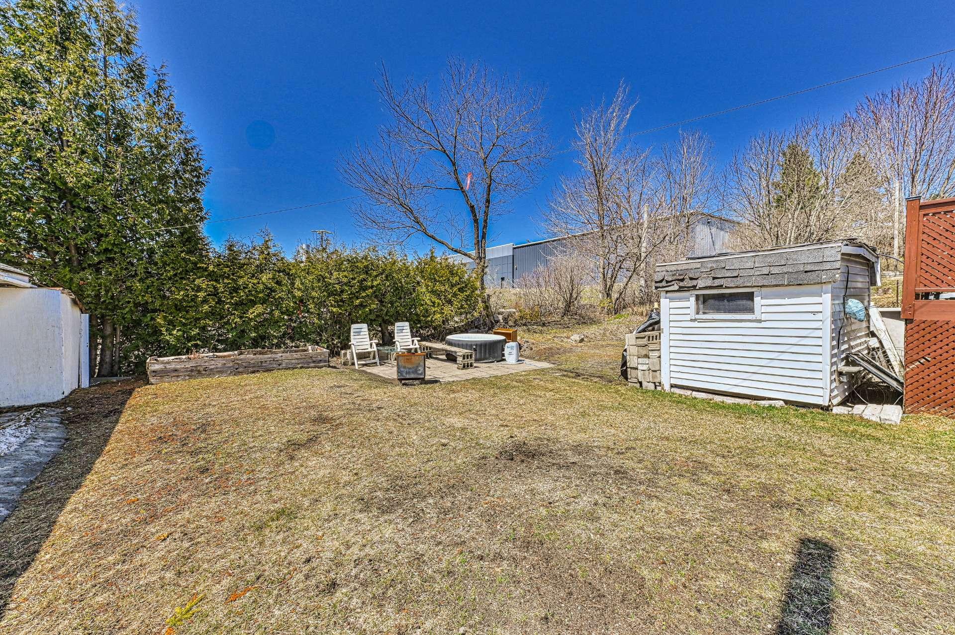 









588Z

 - 590Z


Rue Lajeunesse

,
Sainte-Agathe-des-Monts,




QC
J8C2Y6

