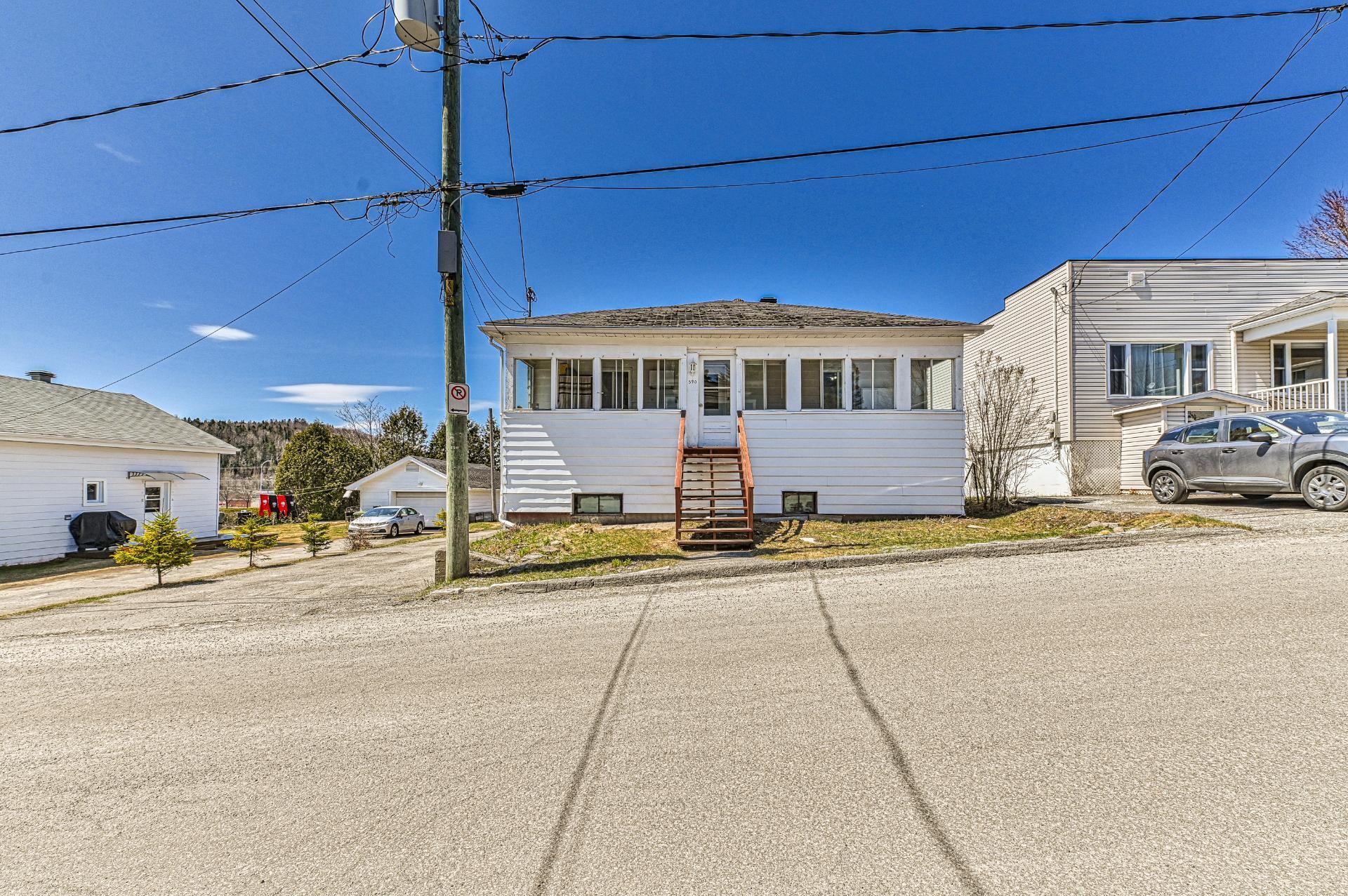 









588Z

 - 590Z


Rue Lajeunesse

,
Sainte-Agathe-des-Monts,




QC
J8C2Y6

