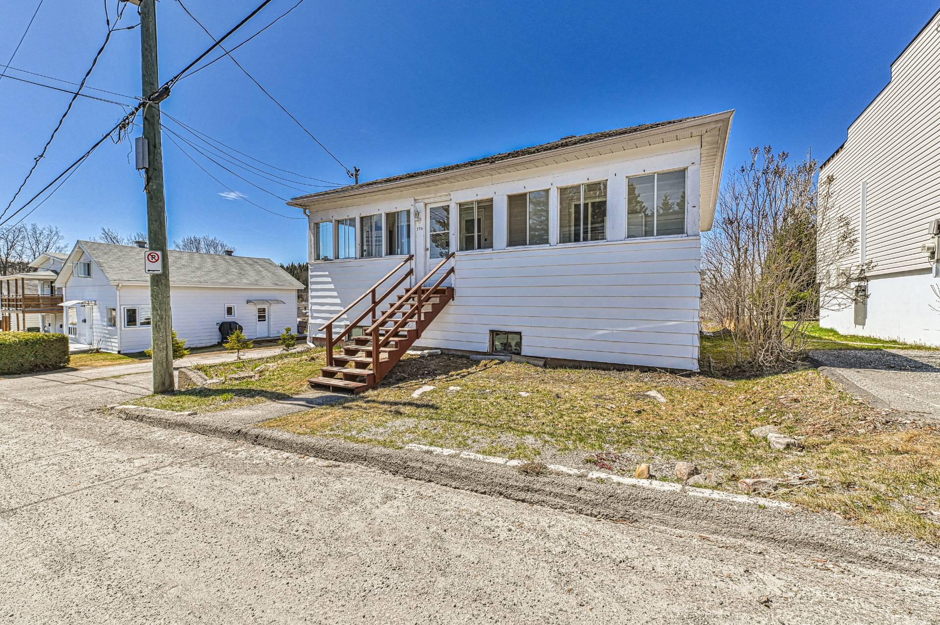 









588Z

 - 590Z


Rue Lajeunesse

,
Sainte-Agathe-des-Monts,




QC
J8C2Y6

