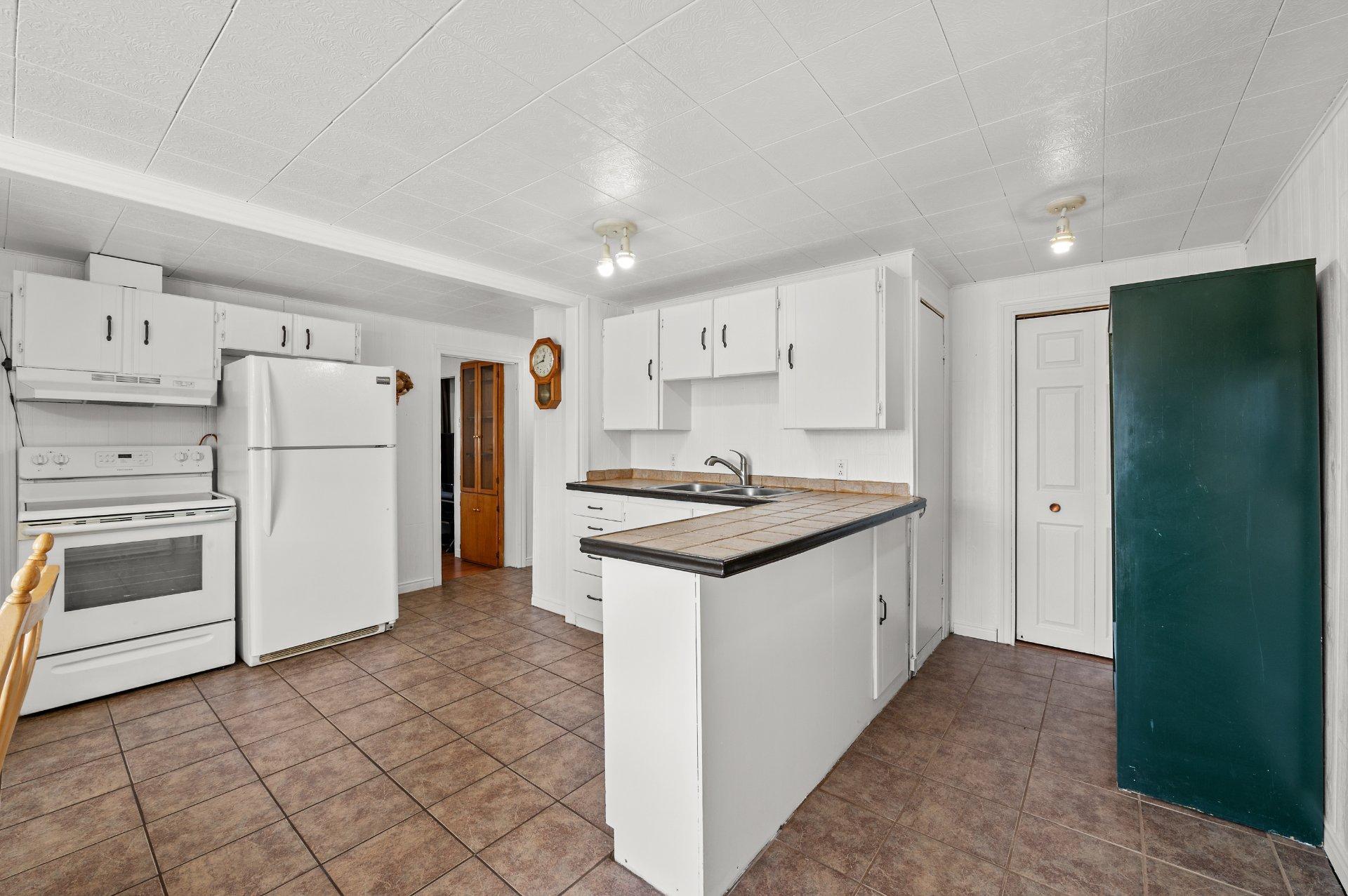 









588Z

 - 590Z


Rue Lajeunesse

,
Sainte-Agathe-des-Monts,




QC
J8C2Y6

