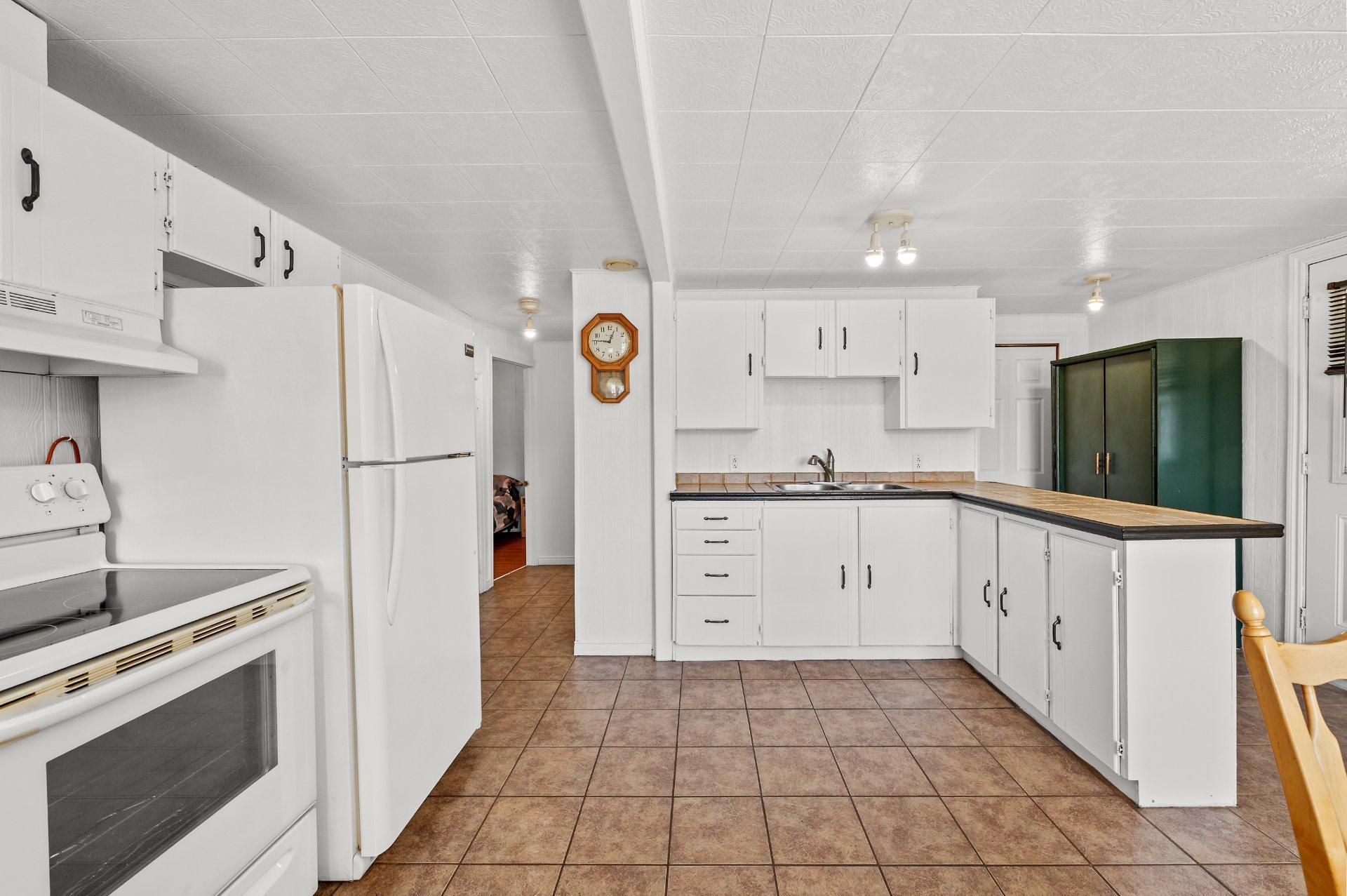 









588Z

 - 590Z


Rue Lajeunesse

,
Sainte-Agathe-des-Monts,




QC
J8C2Y6

