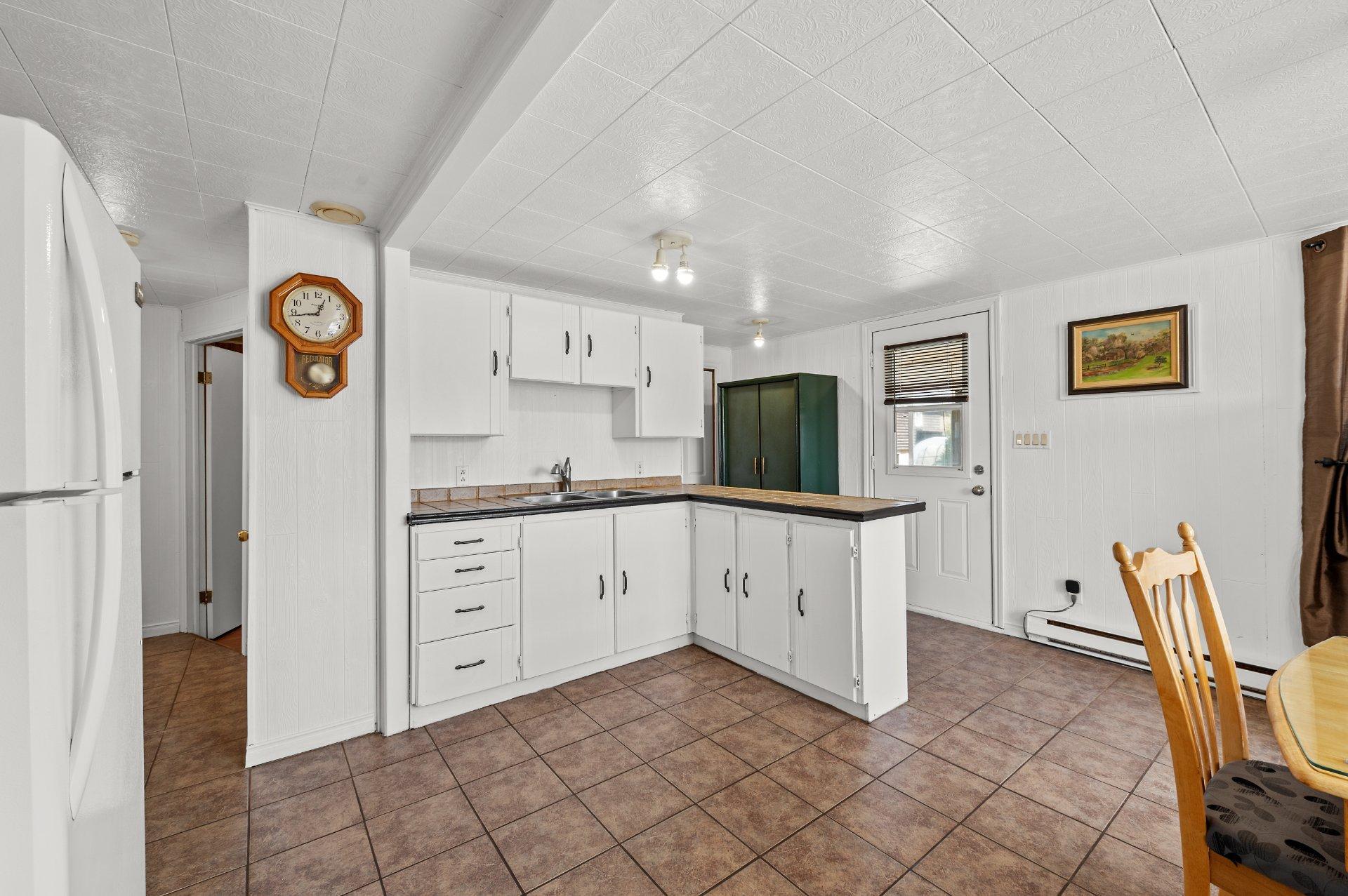 









588Z

 - 590Z


Rue Lajeunesse

,
Sainte-Agathe-des-Monts,




QC
J8C2Y6

