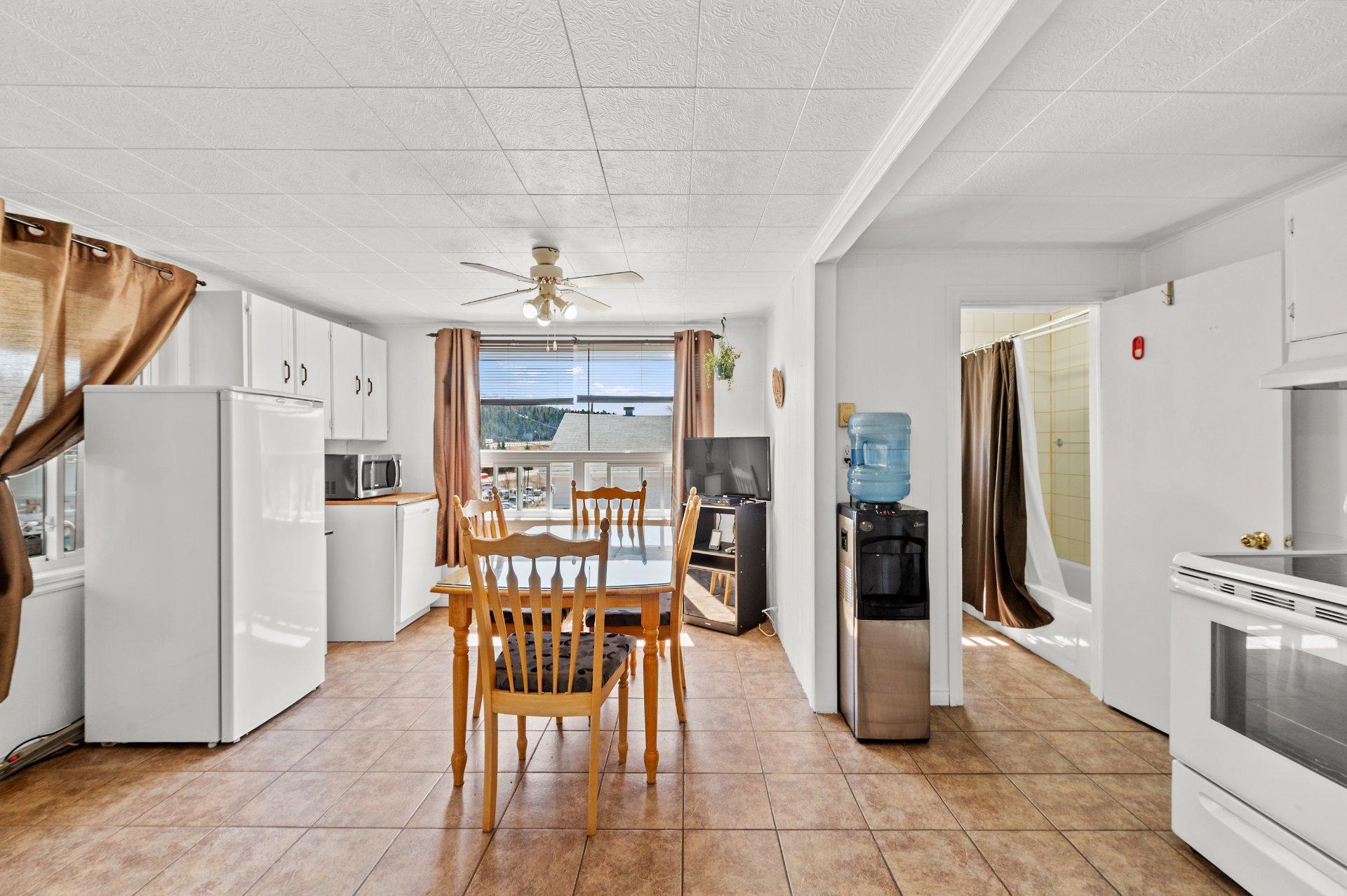 









588Z

 - 590Z


Rue Lajeunesse

,
Sainte-Agathe-des-Monts,




QC
J8C2Y6


