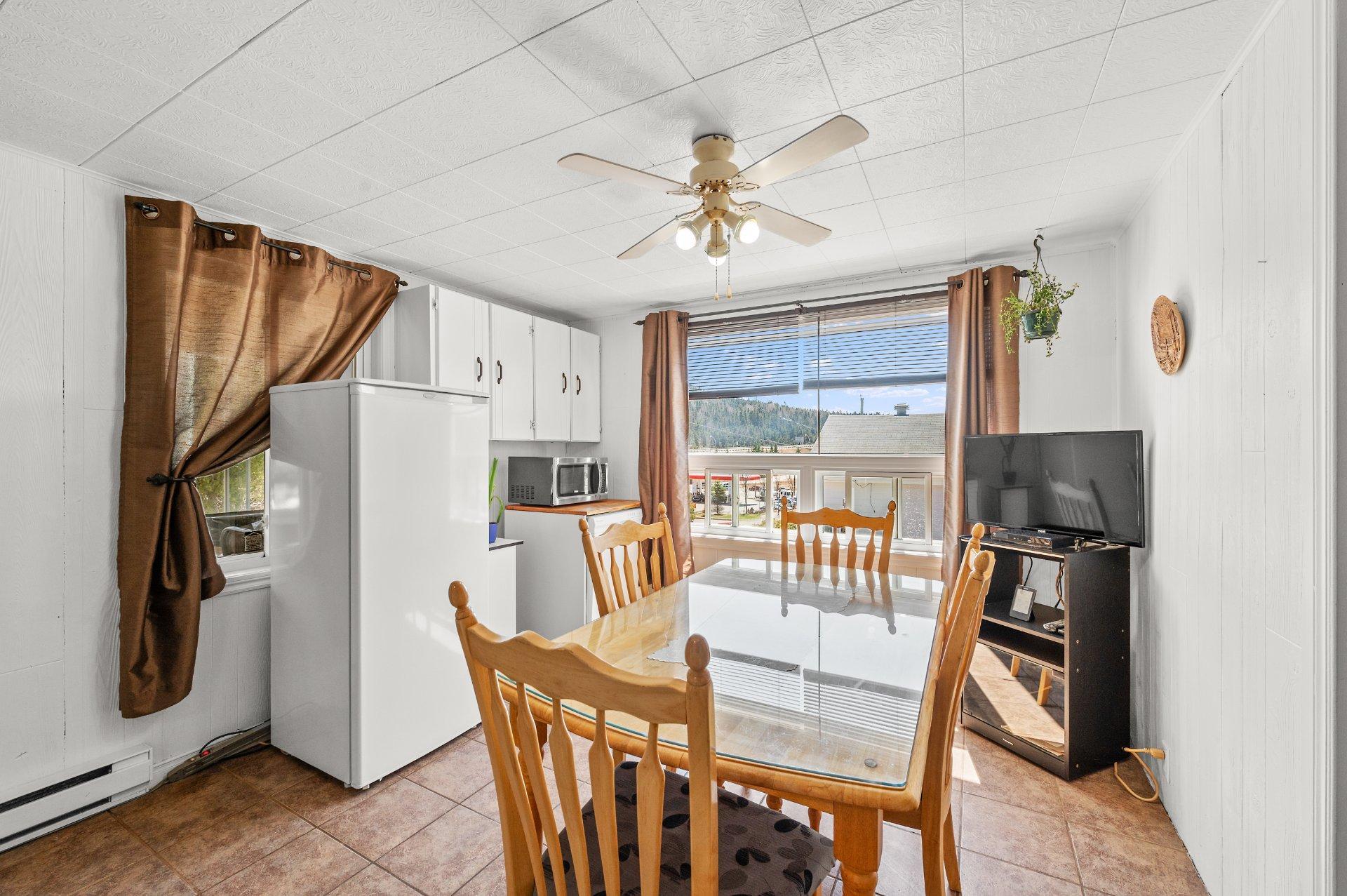 









588Z

 - 590Z


Rue Lajeunesse

,
Sainte-Agathe-des-Monts,




QC
J8C2Y6

