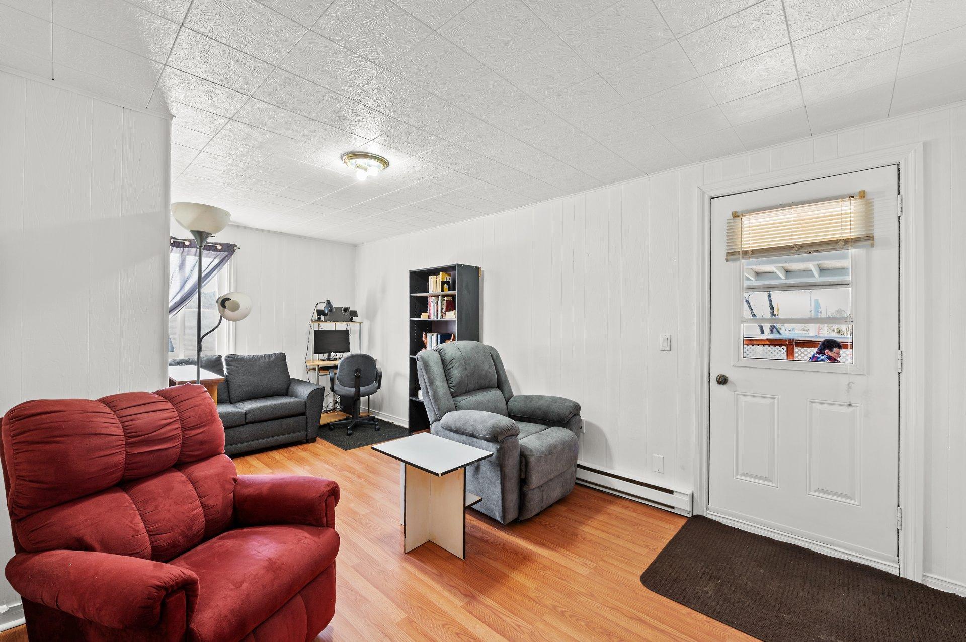 









588Z

 - 590Z


Rue Lajeunesse

,
Sainte-Agathe-des-Monts,




QC
J8C2Y6

