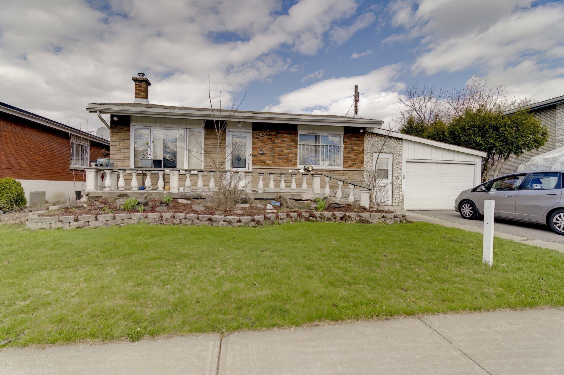









1929


Rue Gérard

,
Laval (Chomedey),




QC
H7T1N2


