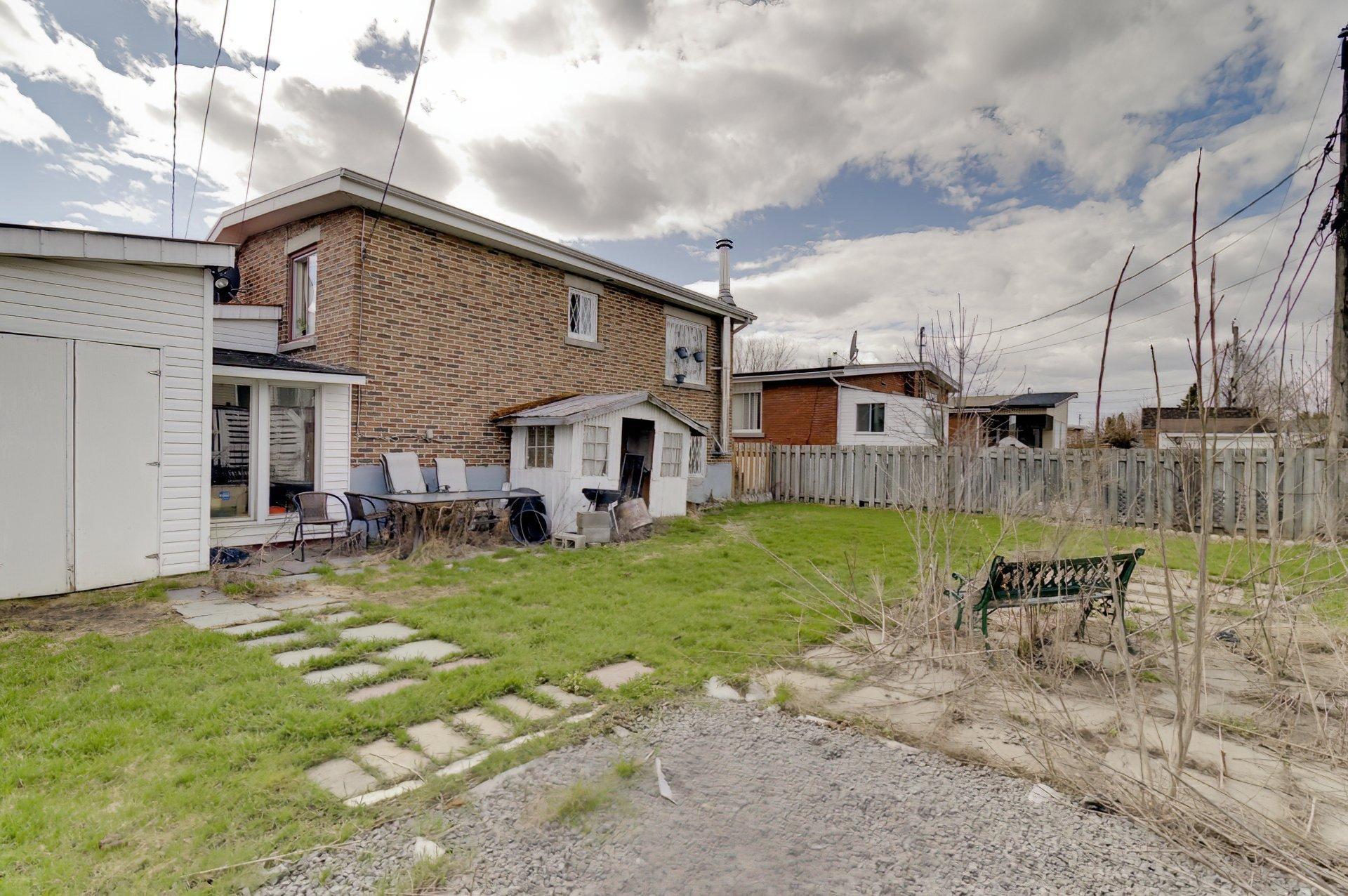 









1929


Rue Gérard

,
Laval (Chomedey),




QC
H7T1N2

