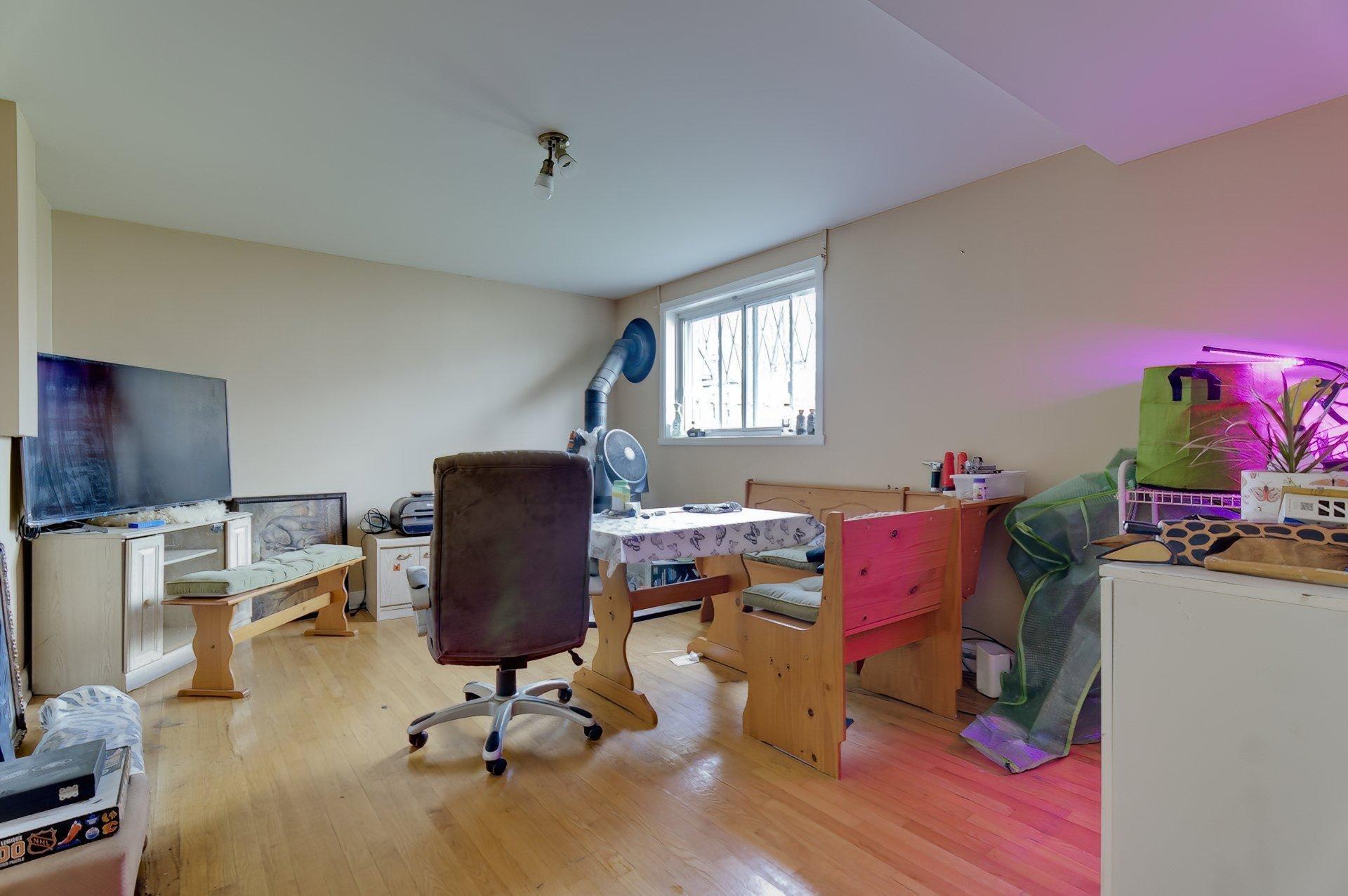 









1929


Rue Gérard

,
Laval (Chomedey),




QC
H7T1N2

