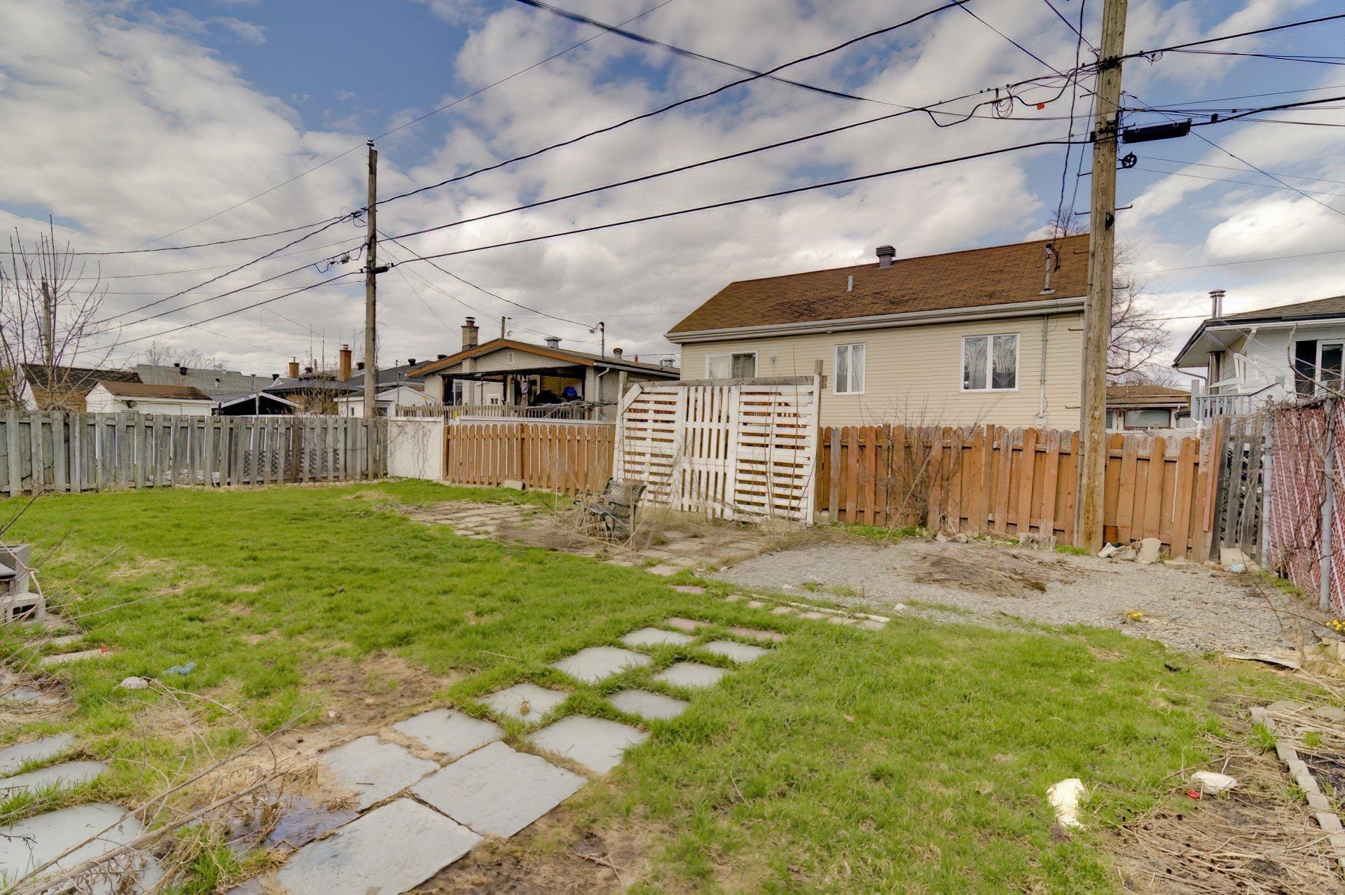 









1929


Rue Gérard

,
Laval (Chomedey),




QC
H7T1N2

