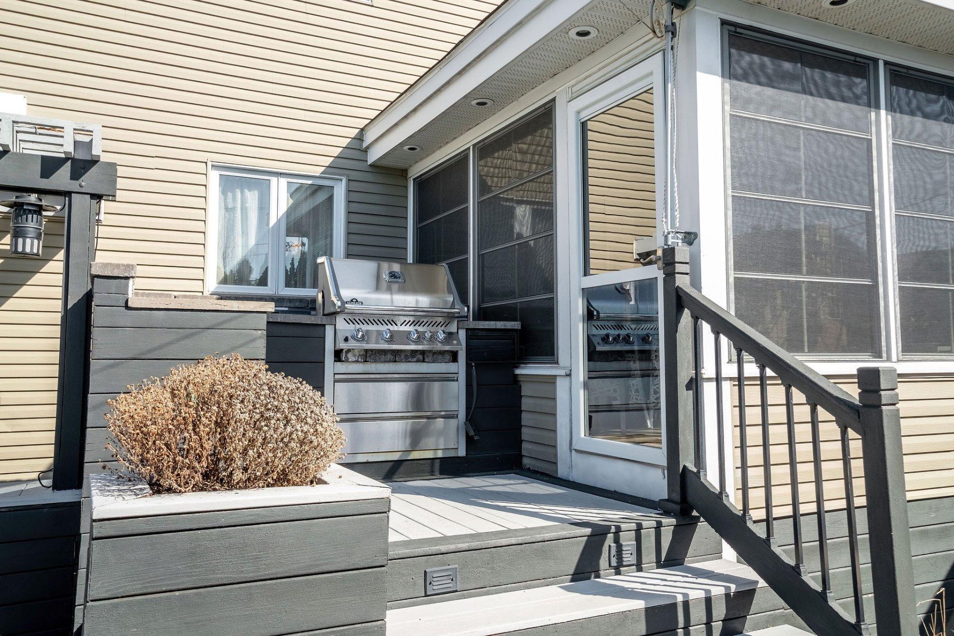 









111


Rue Thibert

,
Saint-Constant,




QC
J5A2S4

