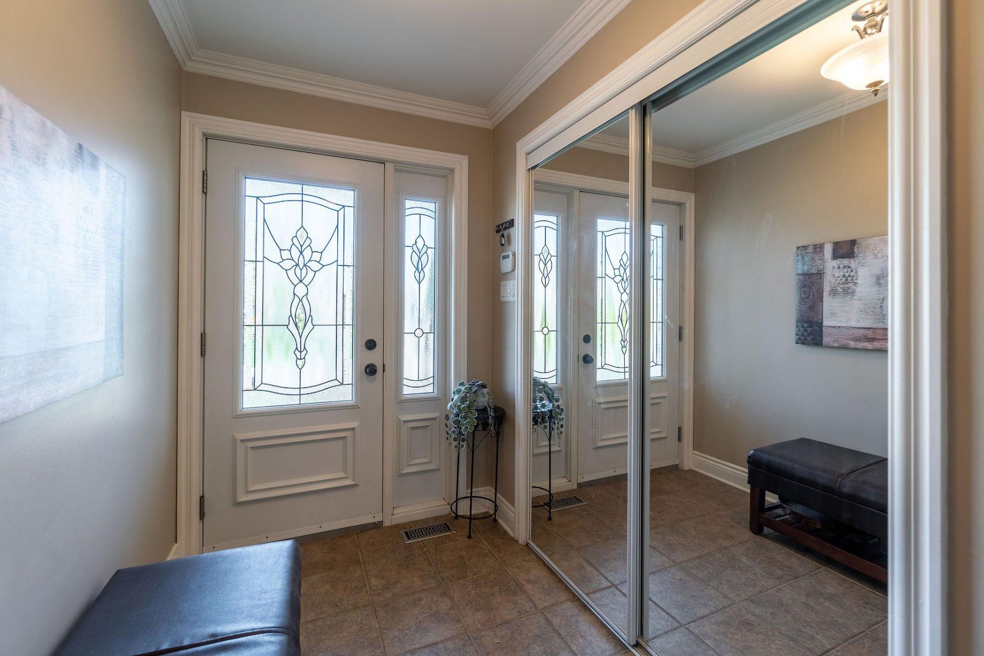 









111


Rue Thibert

,
Saint-Constant,




QC
J5A2S4

