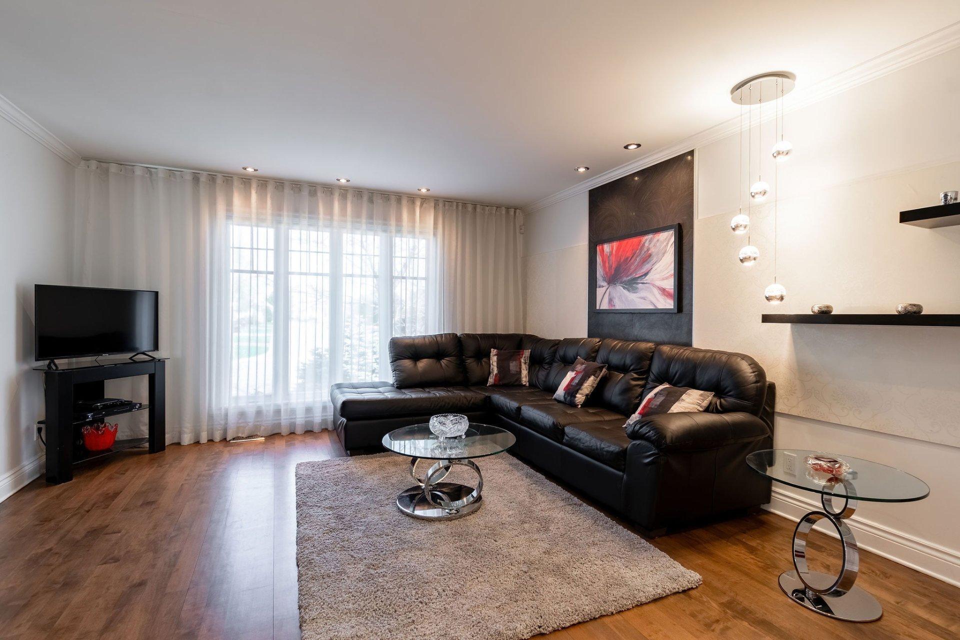 









111


Rue Thibert

,
Saint-Constant,




QC
J5A2S4

