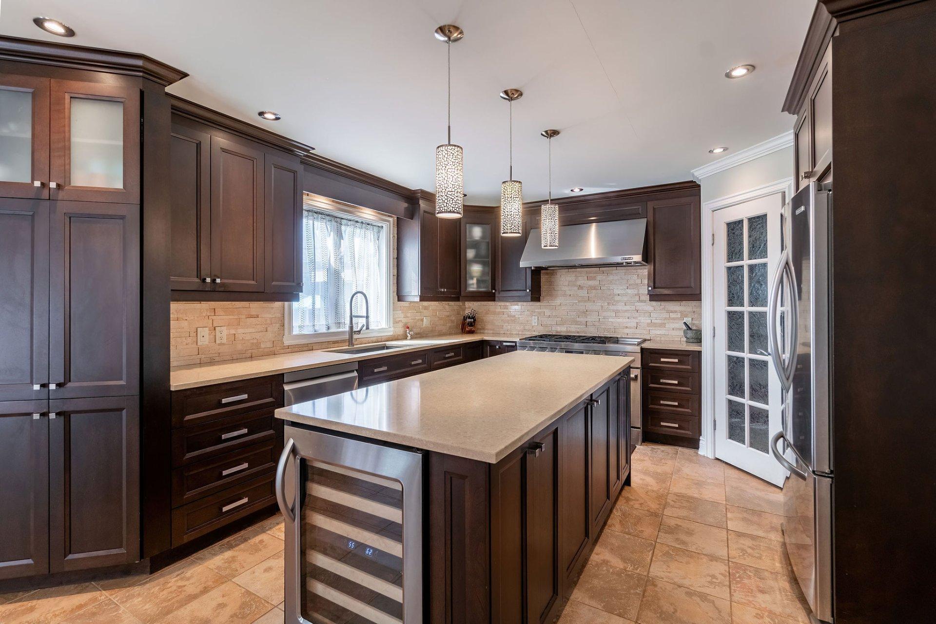 









111


Rue Thibert

,
Saint-Constant,




QC
J5A2S4

