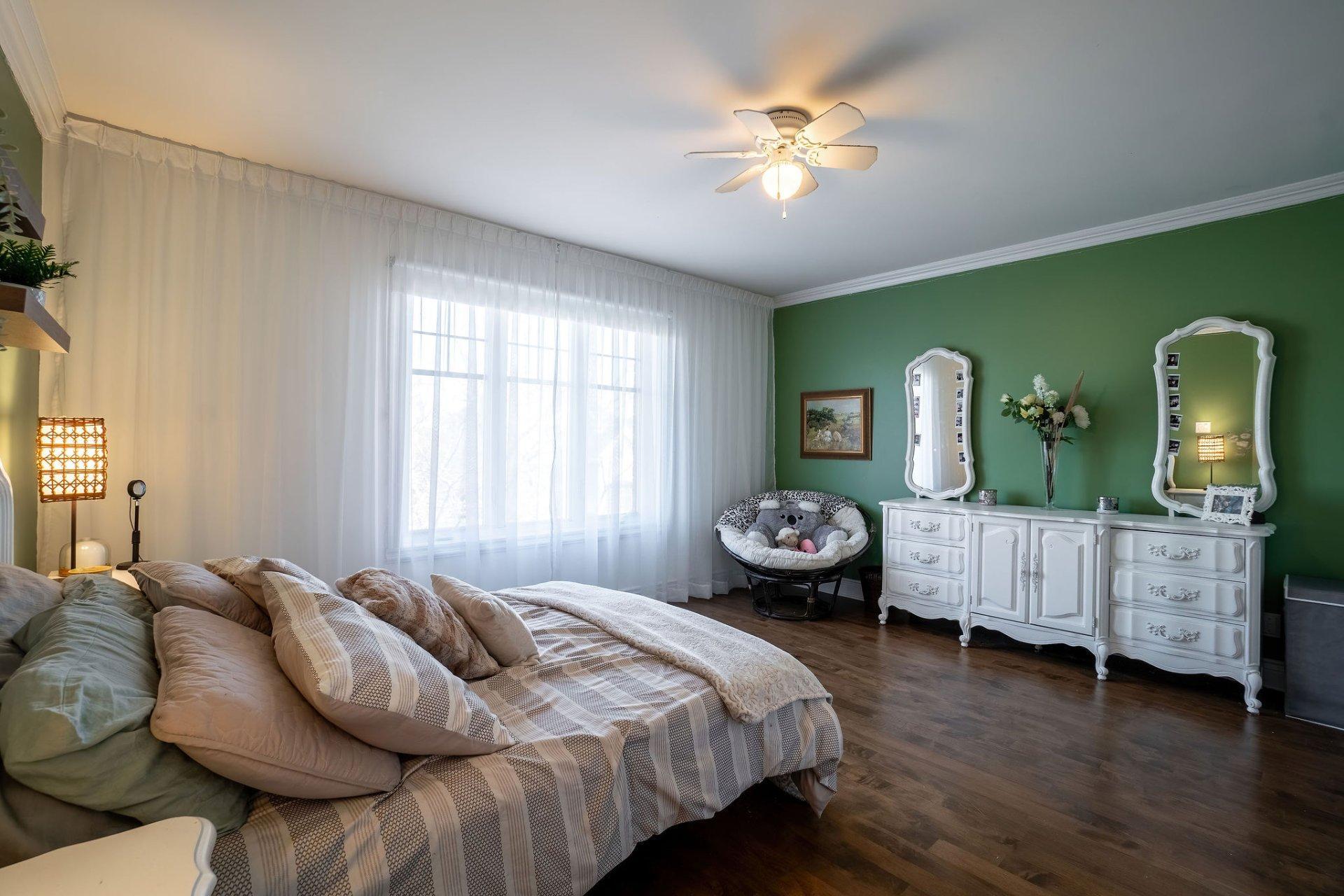 









111


Rue Thibert

,
Saint-Constant,




QC
J5A2S4

