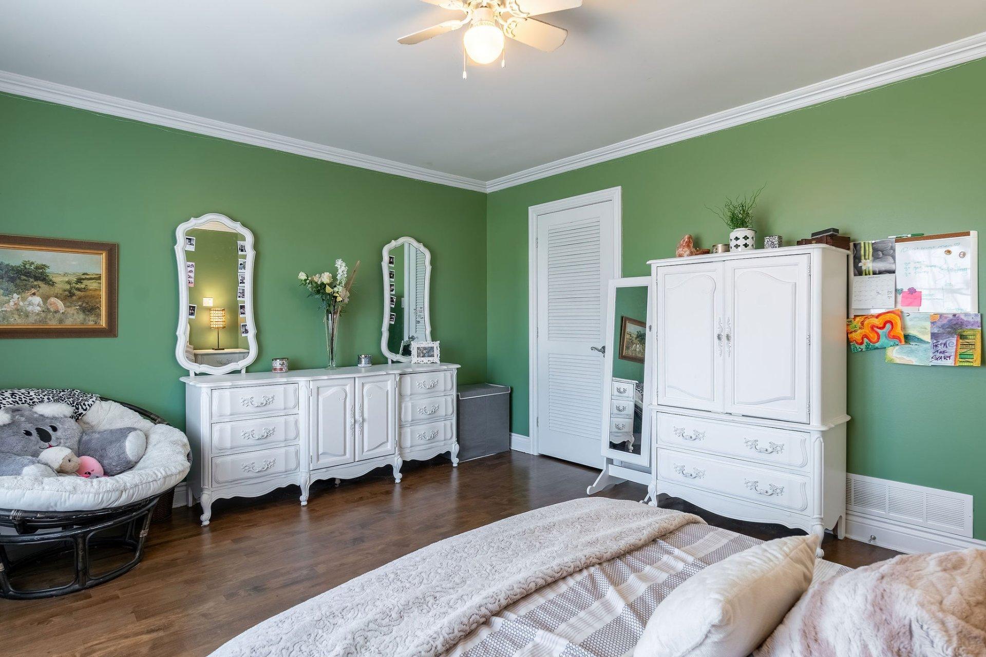 









111


Rue Thibert

,
Saint-Constant,




QC
J5A2S4


