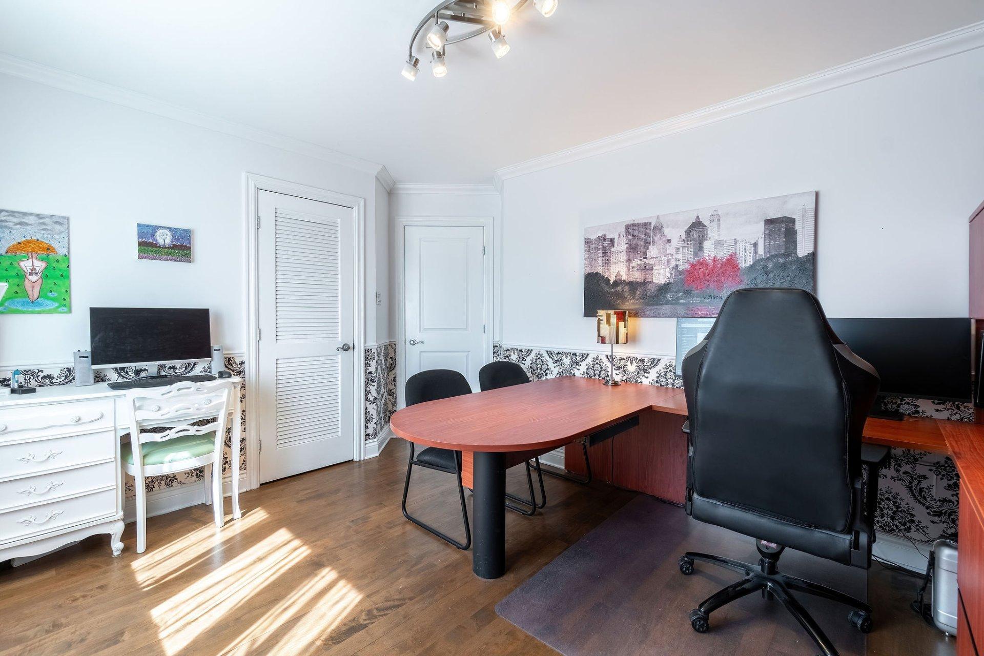 









111


Rue Thibert

,
Saint-Constant,




QC
J5A2S4

