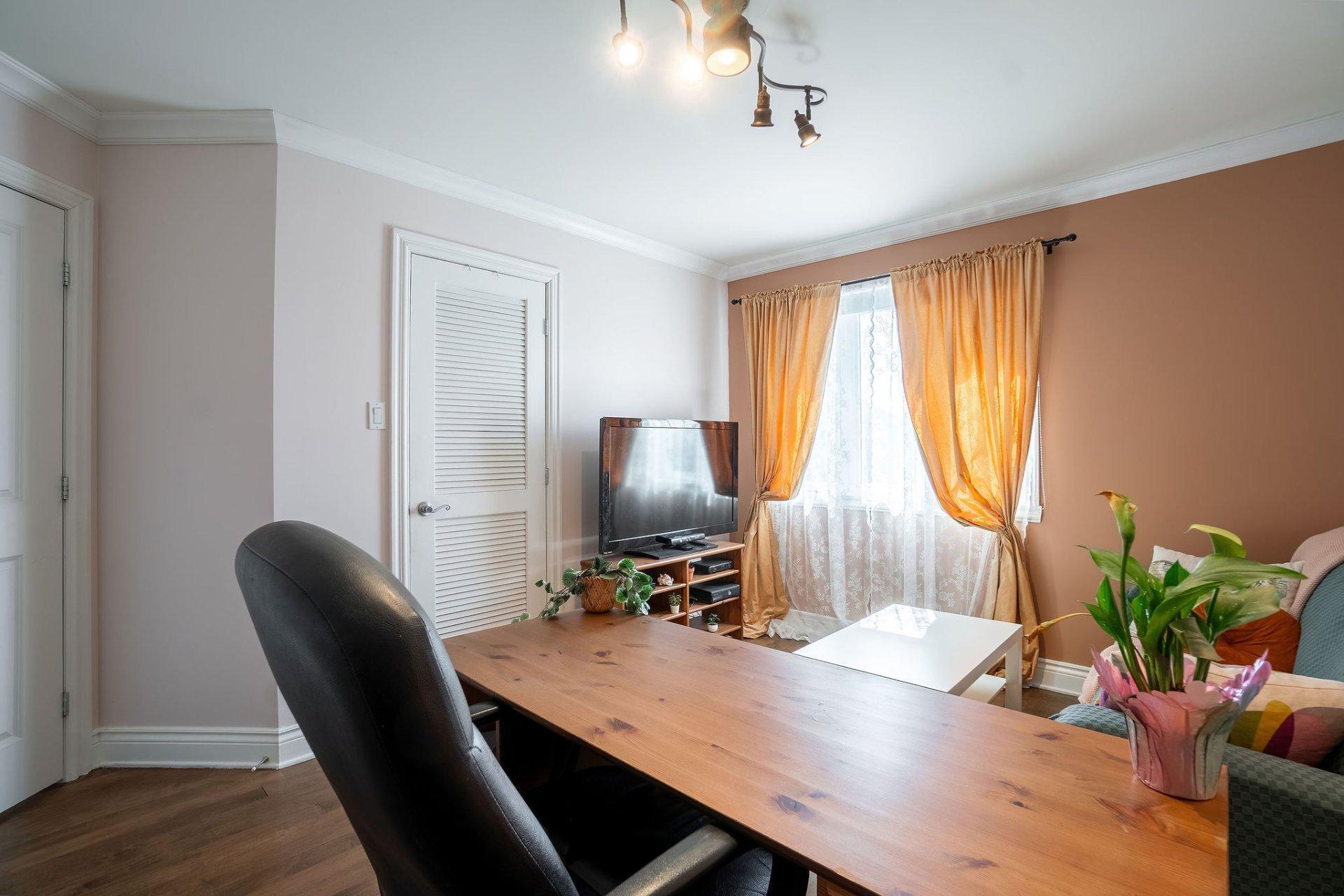 









111


Rue Thibert

,
Saint-Constant,




QC
J5A2S4

