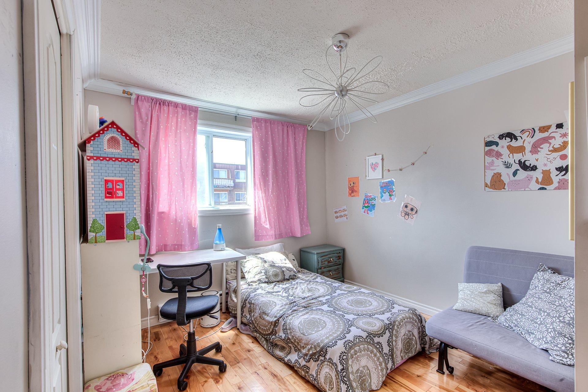









534


Rue de Megève

,
Laval (Laval-des-Rapides),




QC
H7N5G3

