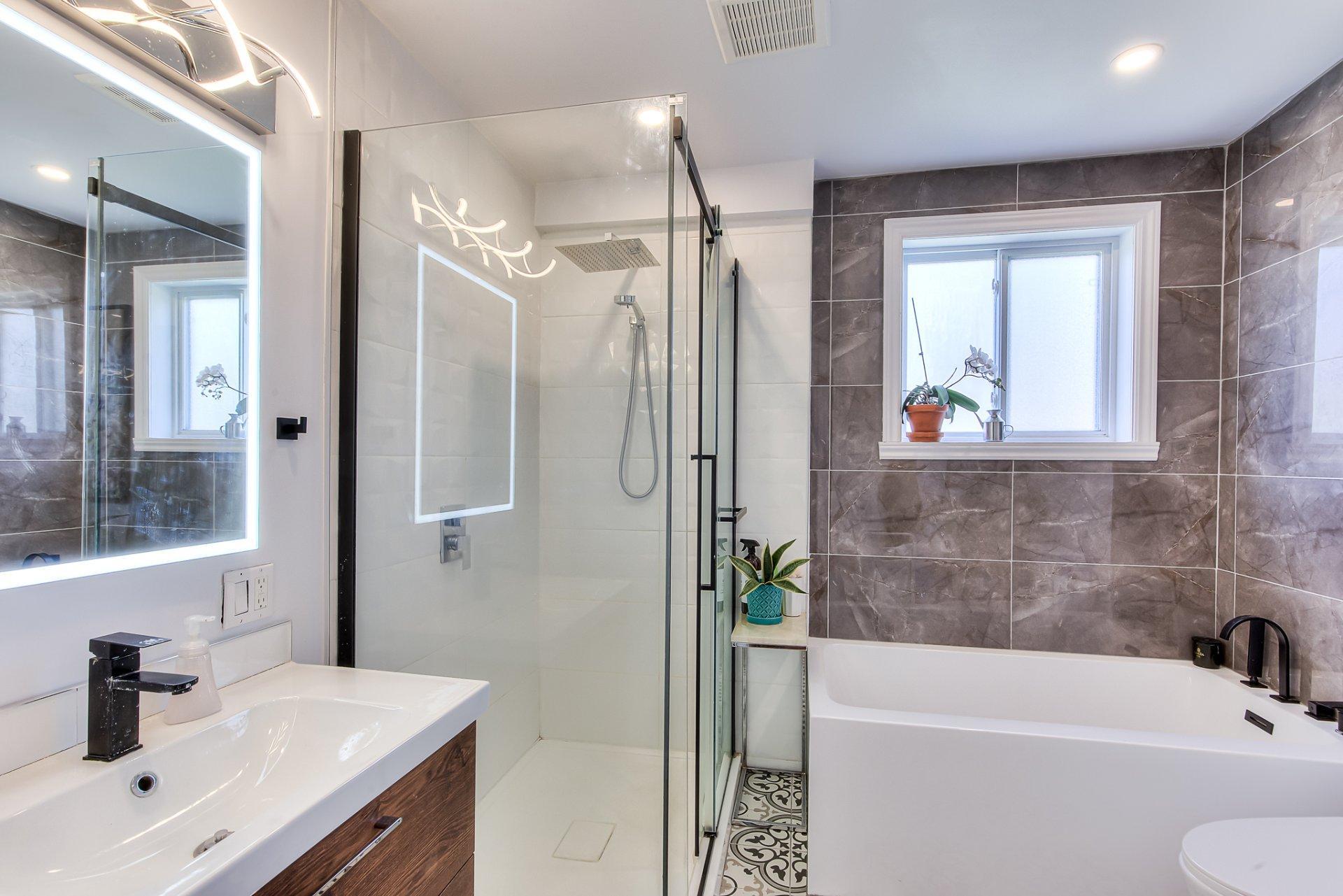 









534


Rue de Megève

,
Laval (Laval-des-Rapides),




QC
H7N5G3

