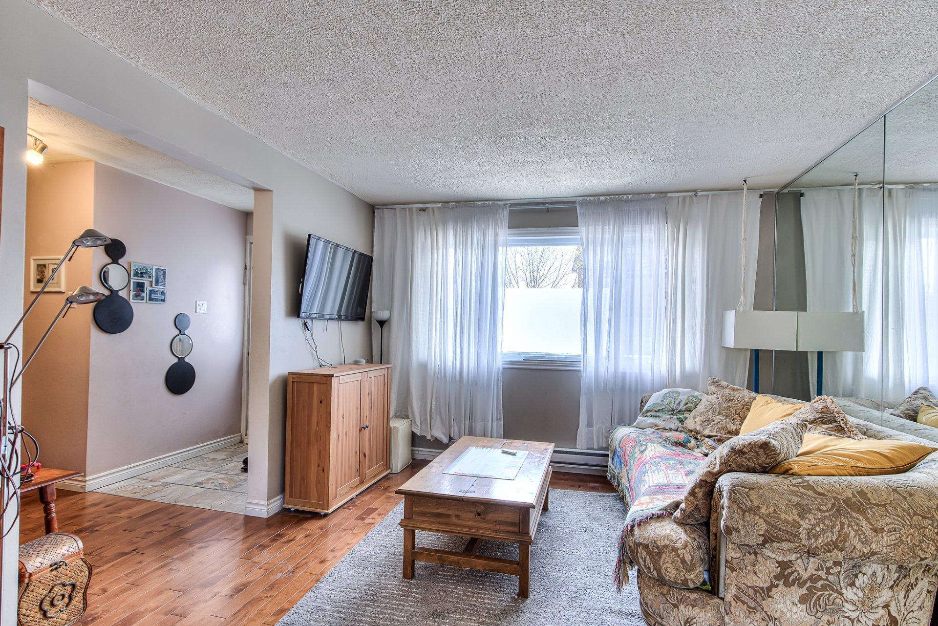 









534


Rue de Megève

,
Laval (Laval-des-Rapides),




QC
H7N5G3

