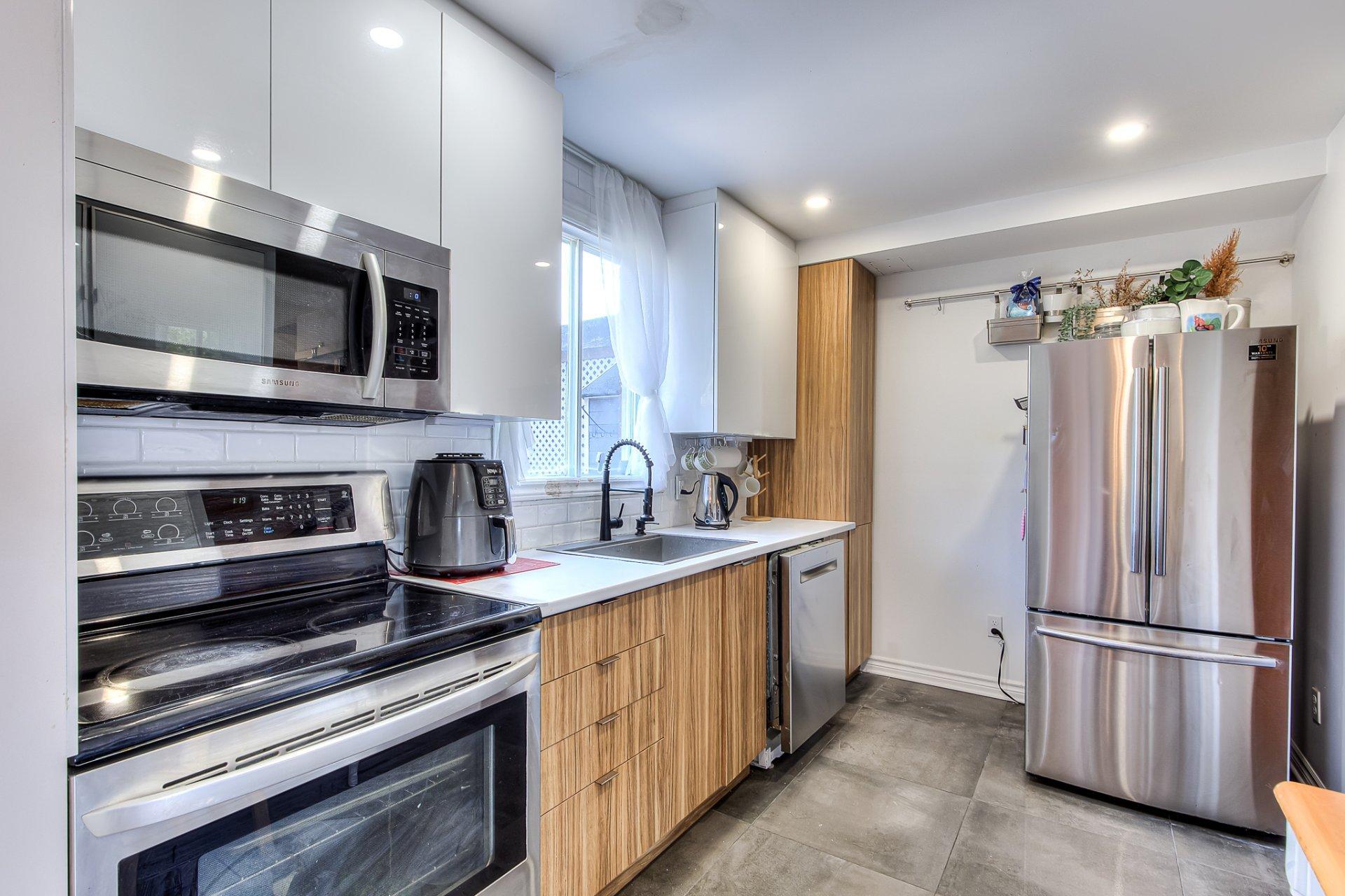 









534


Rue de Megève

,
Laval (Laval-des-Rapides),




QC
H7N5G3

