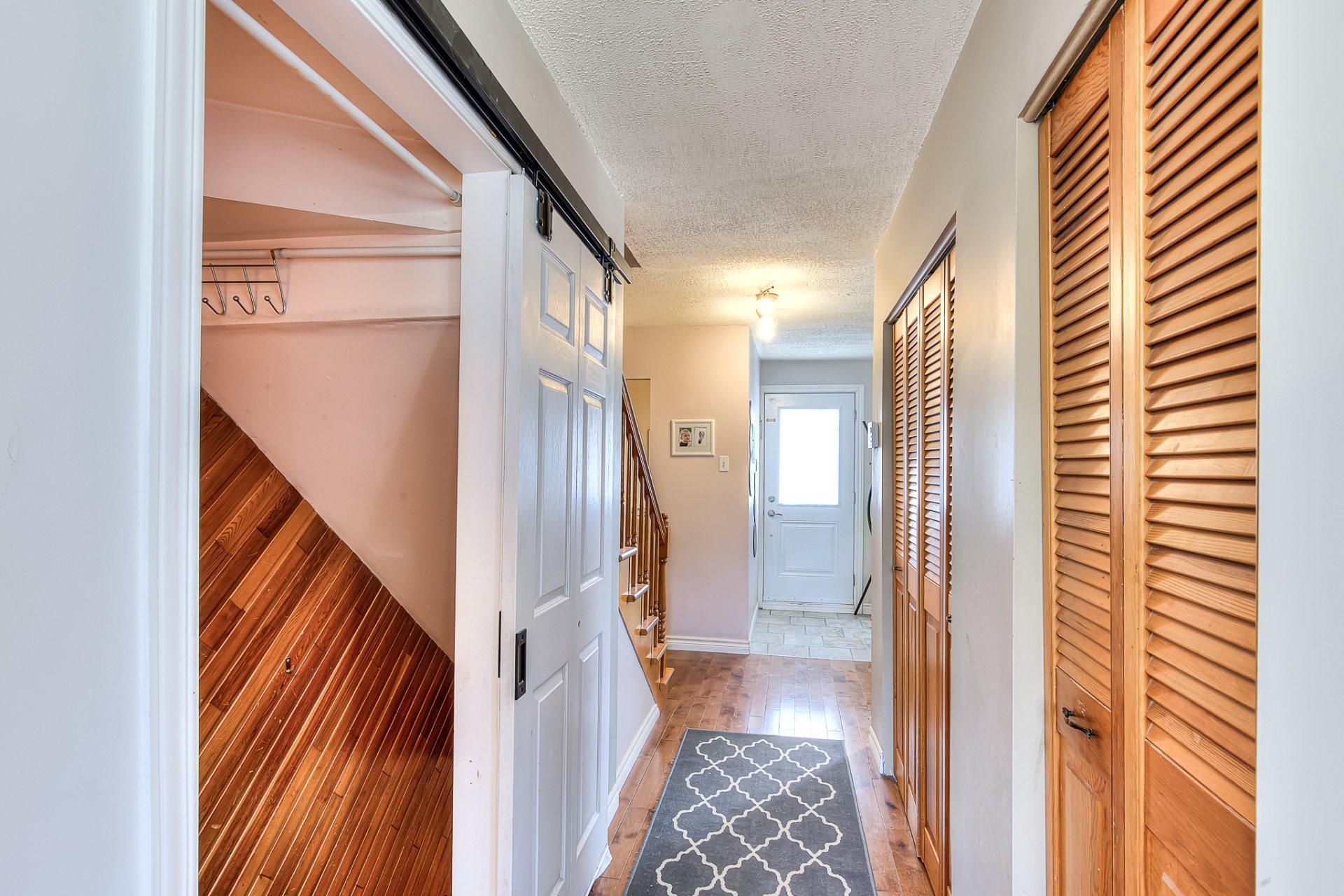 









534


Rue de Megève

,
Laval (Laval-des-Rapides),




QC
H7N5G3

