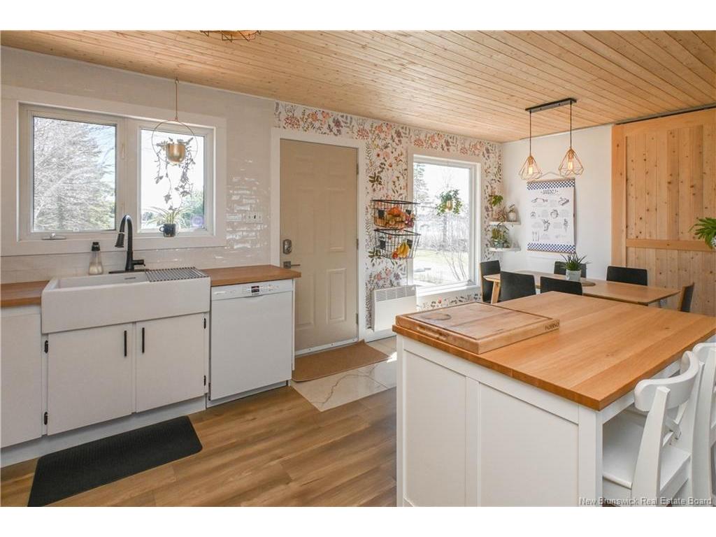









3180


Alcide

ST,
Tracadie,




NB
E1X 1A5

