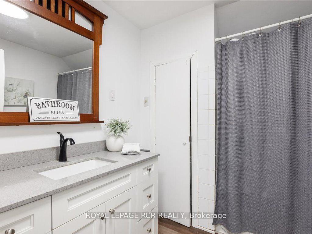 









19052


Centre

Street,
East Gwillimbury,




ON
L0G 1M0


