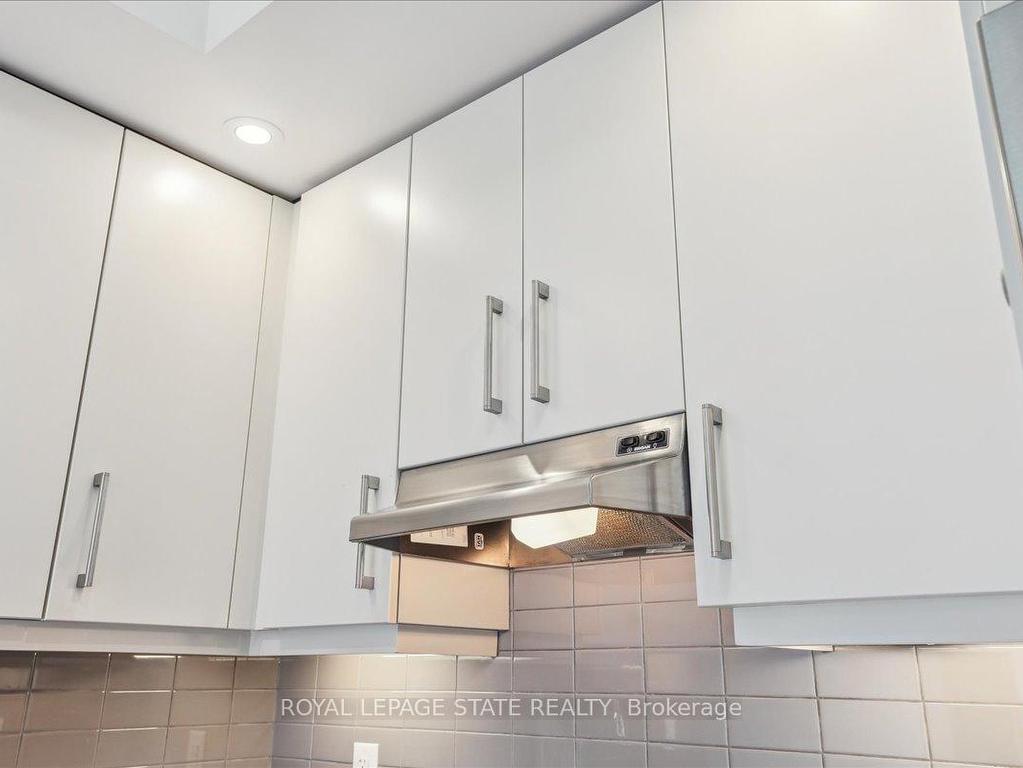









40


Esplanade

Lane, 401,
Grimsby,




ON
L3M 0G9

