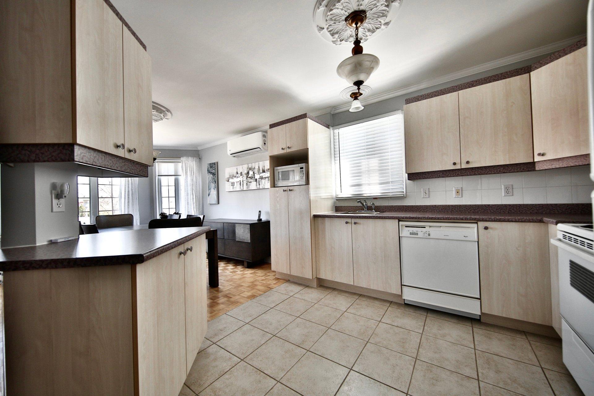 









1810


Rue des Saphirs

, 201,
Longueuil (Saint-Hubert),




QC
J4T3T9


